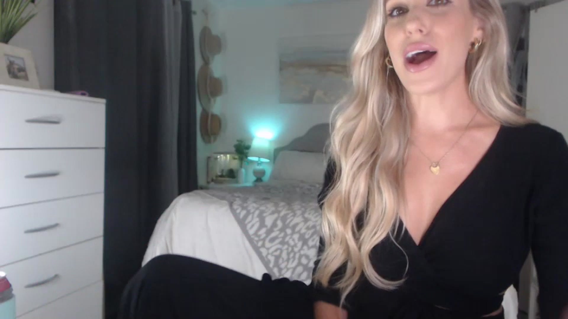 Gallery image thumbnail from Queen_bambii's myfreecams stream on, 07/19/2023, 05:36 image 4 of 20