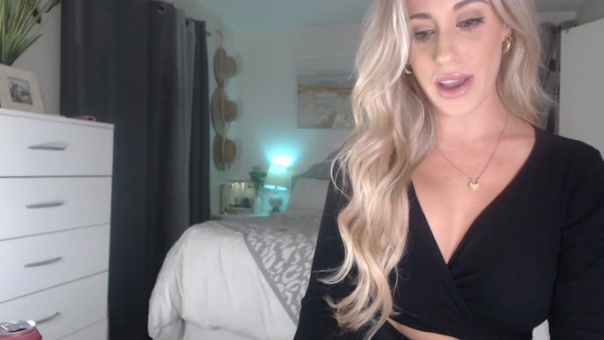 Gallery image thumbnail from Queen_bambii's myfreecams stream on, 07/19/2023, 05:36 image 8 of 20