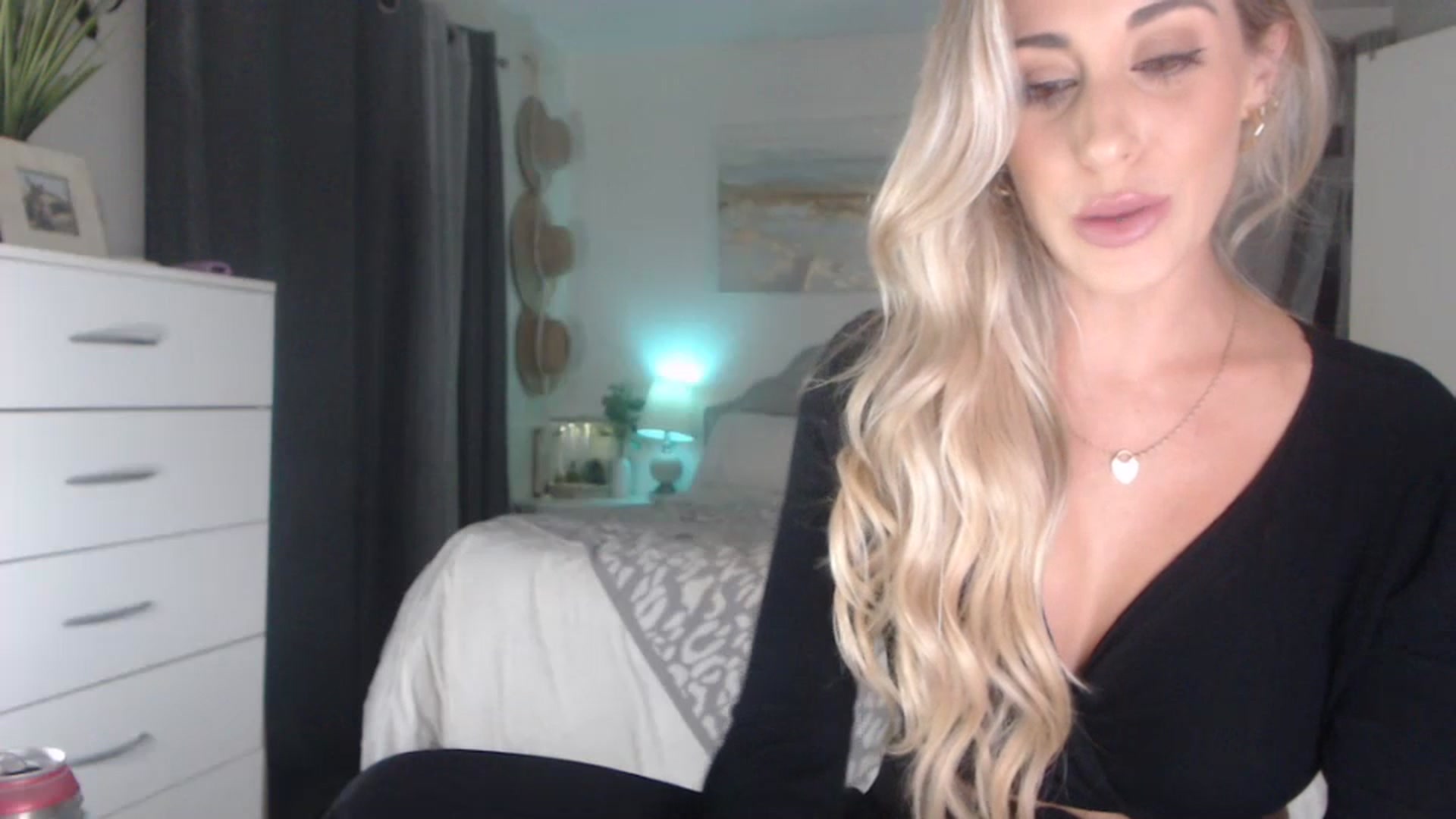 Gallery image thumbnail from Queen_bambii's myfreecams stream on, 07/19/2023, 05:36 image 15 of 20