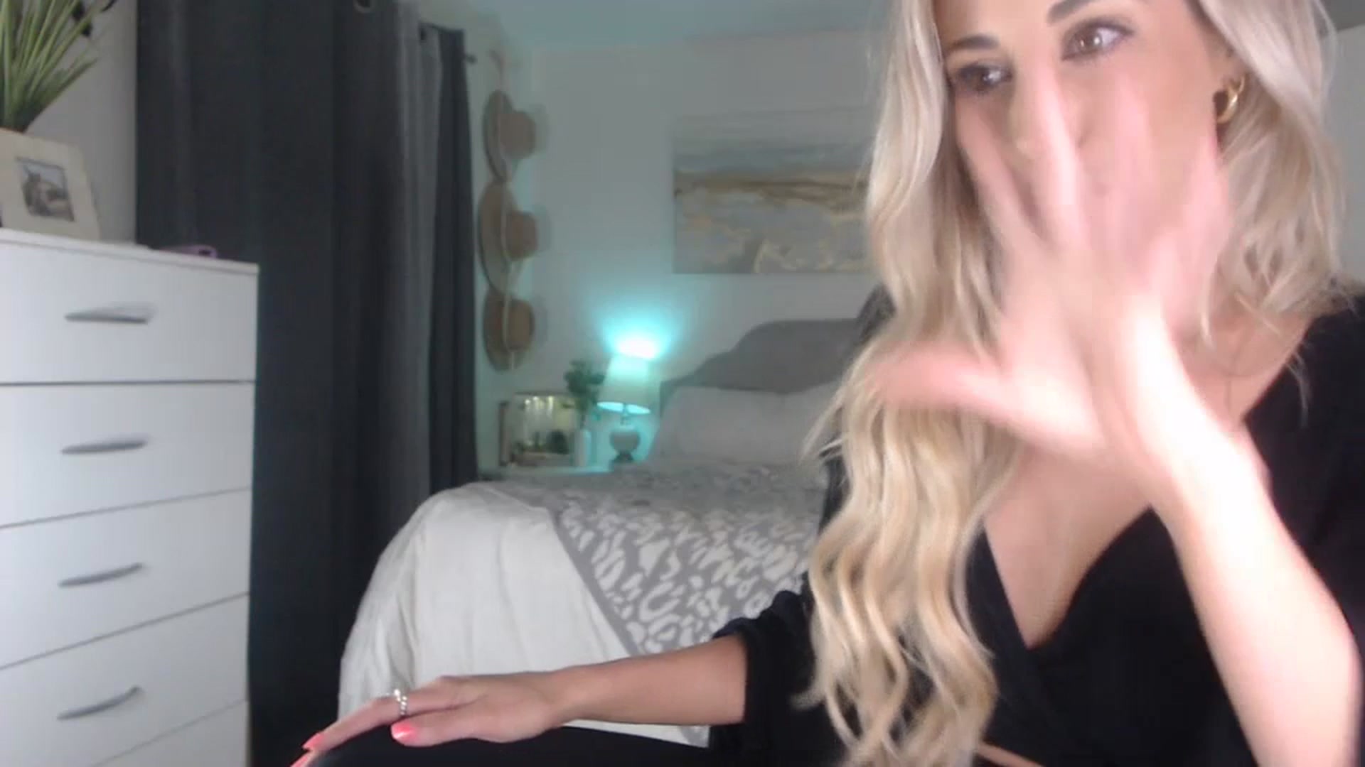 Gallery image thumbnail from Queen_bambii's myfreecams stream on, 07/19/2023, 05:36 image 17 of 20