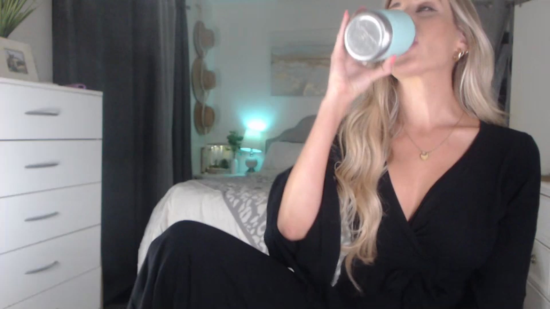 Gallery image thumbnail from Queen_bambii's myfreecams stream on, 07/19/2023, 05:36 image 2 of 20