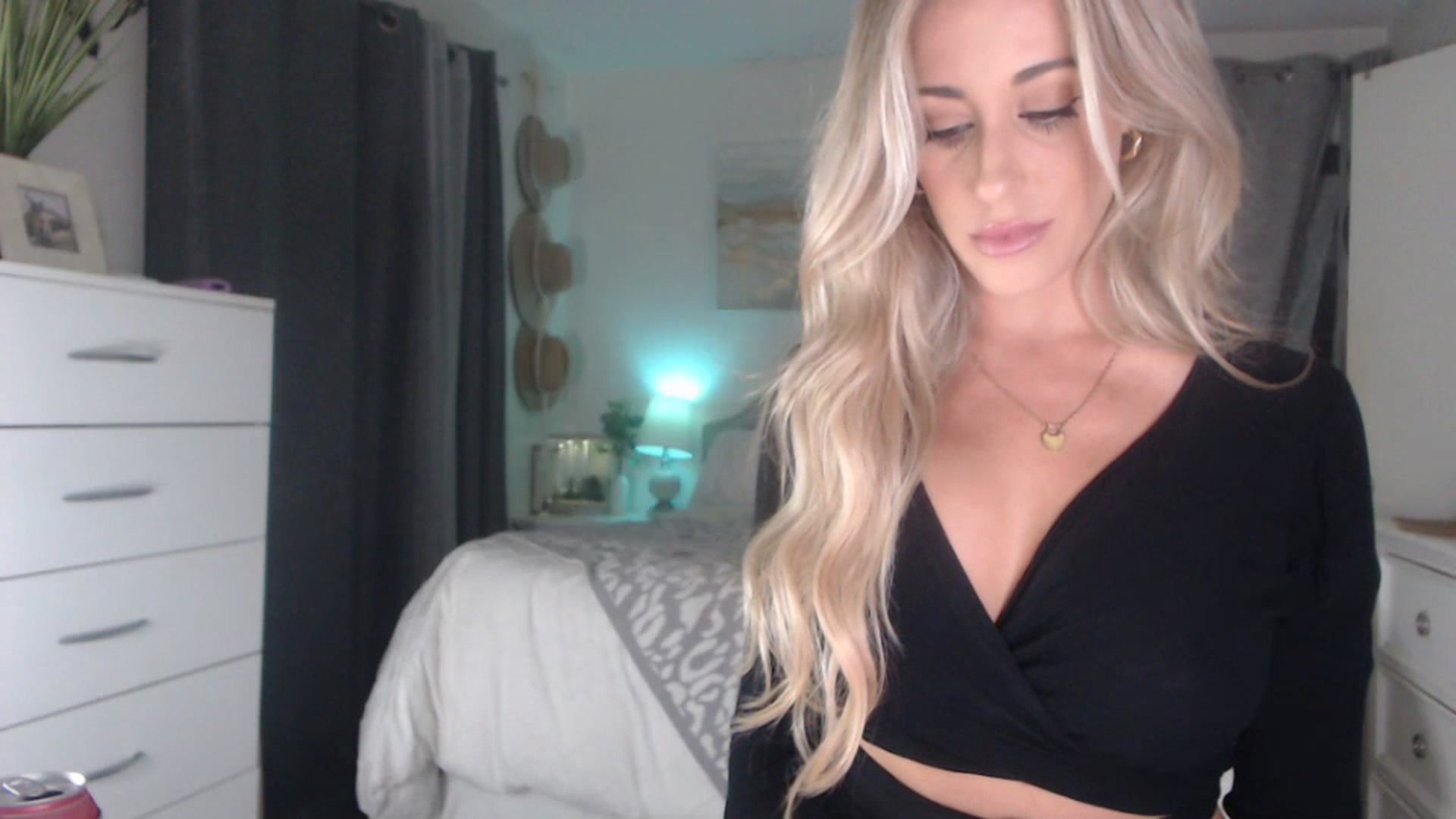 Gallery image thumbnail from Queen_bambii's myfreecams stream on, 07/19/2023, 05:36 image 9 of 20