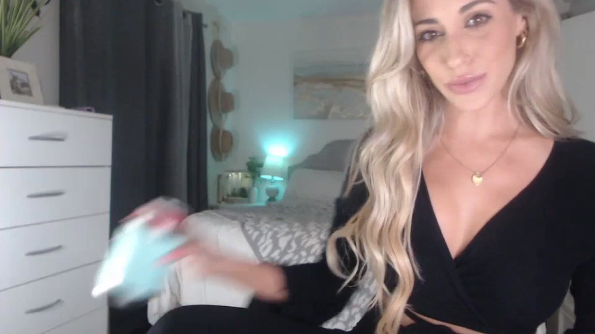 Gallery image thumbnail from Queen_bambii's myfreecams stream on, 07/19/2023, 05:36 image 13 of 20