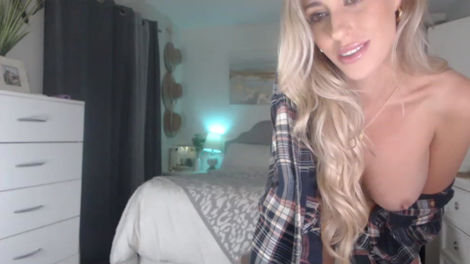 Gallery image thumbnail from Queen_bambii's myfreecams stream on, 07/19/2023, 08:47 image 19 of 20