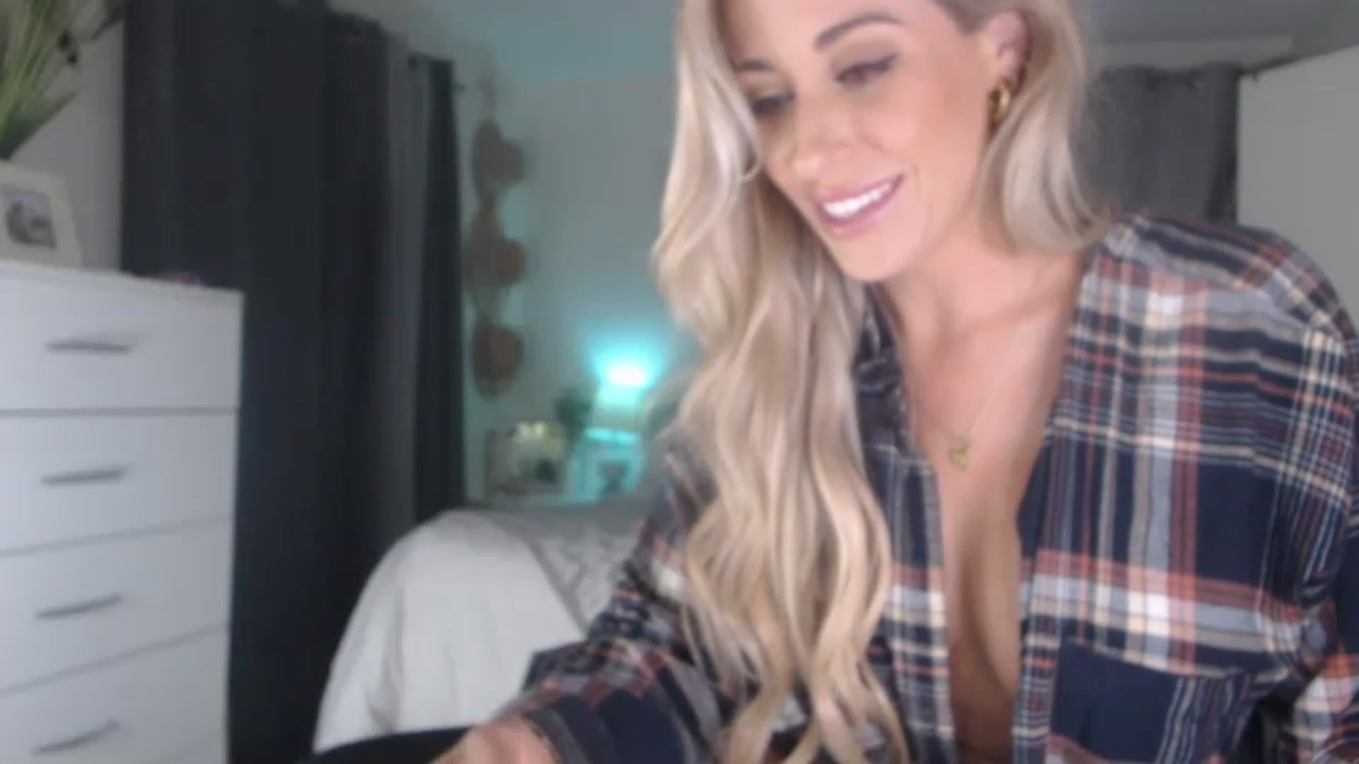 Gallery image thumbnail from Queen_bambii's myfreecams stream on, 07/19/2023, 08:47 image 18 of 20