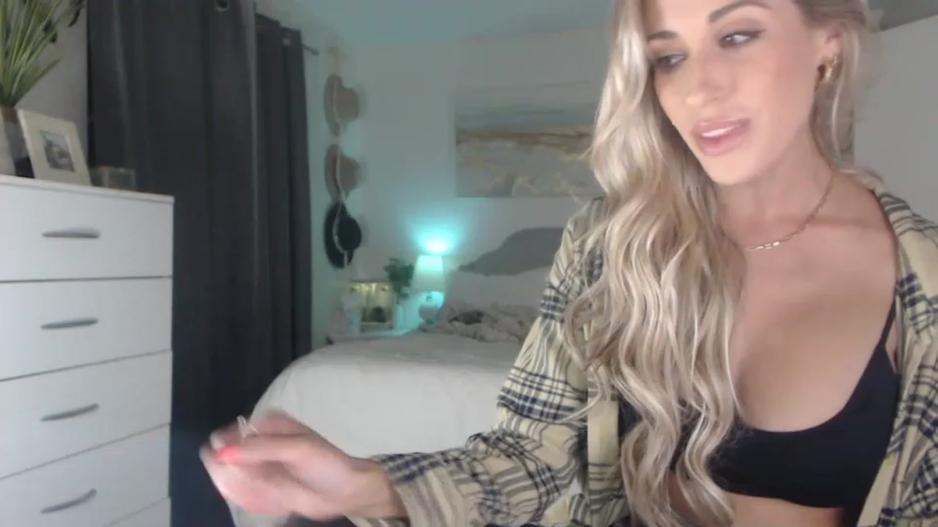 Gallery image thumbnail from Queen_bambii's myfreecams stream on, 08/04/2023, 06:44 image 16 of 20