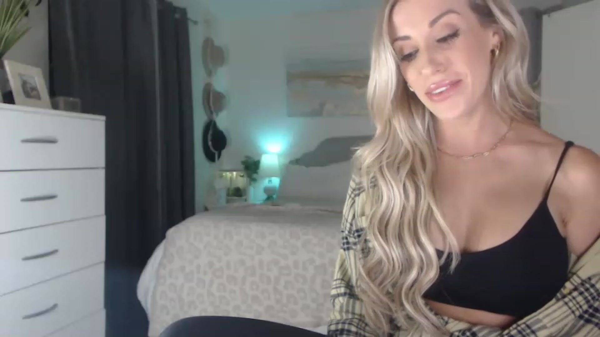 Gallery image thumbnail from Queen_bambii's myfreecams stream on, 08/04/2023, 06:44 image 3 of 20