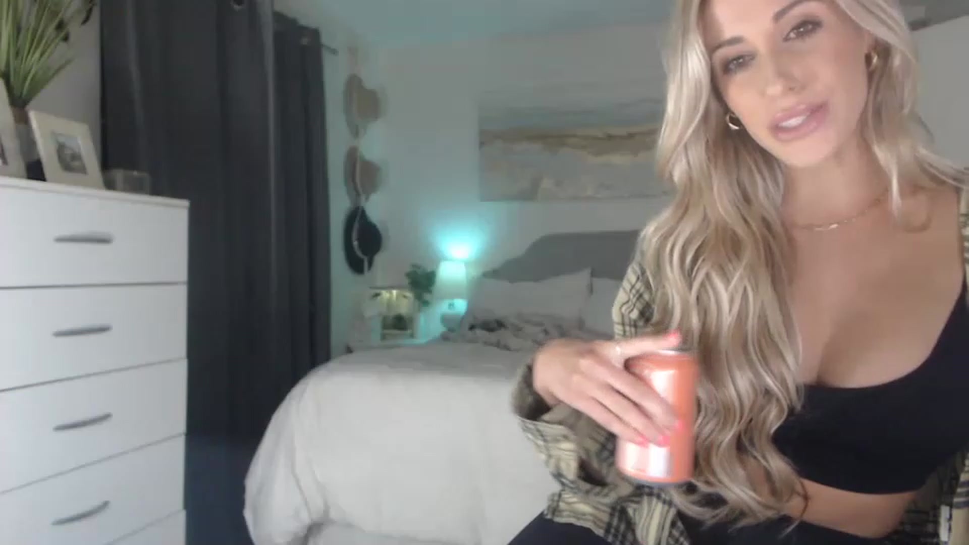 Gallery image thumbnail from Queen_bambii's myfreecams stream on, 08/04/2023, 06:44 image 19 of 20