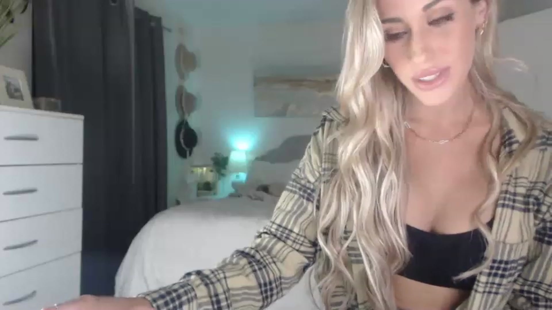 Gallery image thumbnail from Queen_bambii's myfreecams stream on, 08/04/2023, 07:37 image 15 of 20
