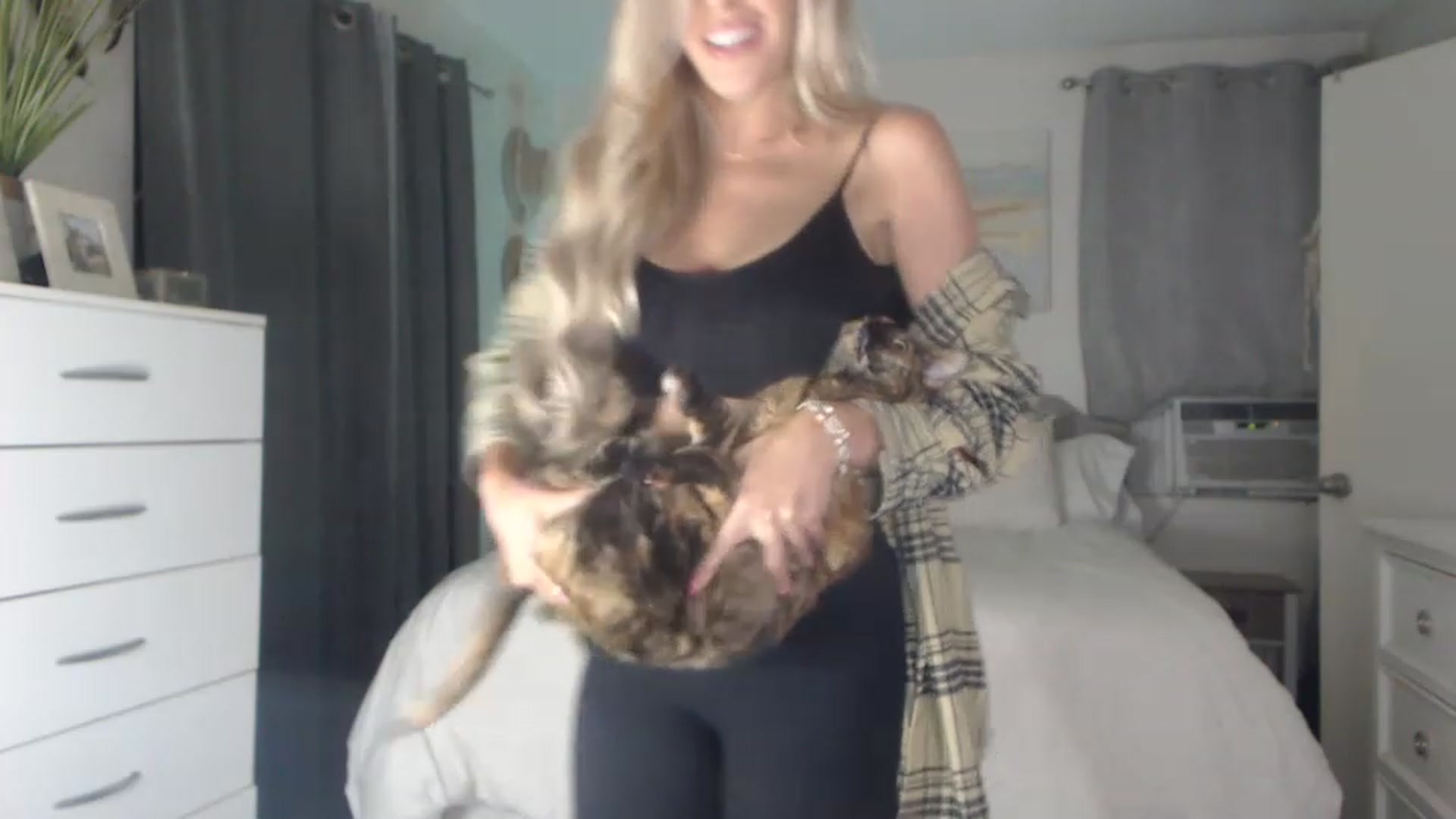 Gallery image thumbnail from Queen_bambii's myfreecams stream on, 08/04/2023, 07:37 image 8 of 20