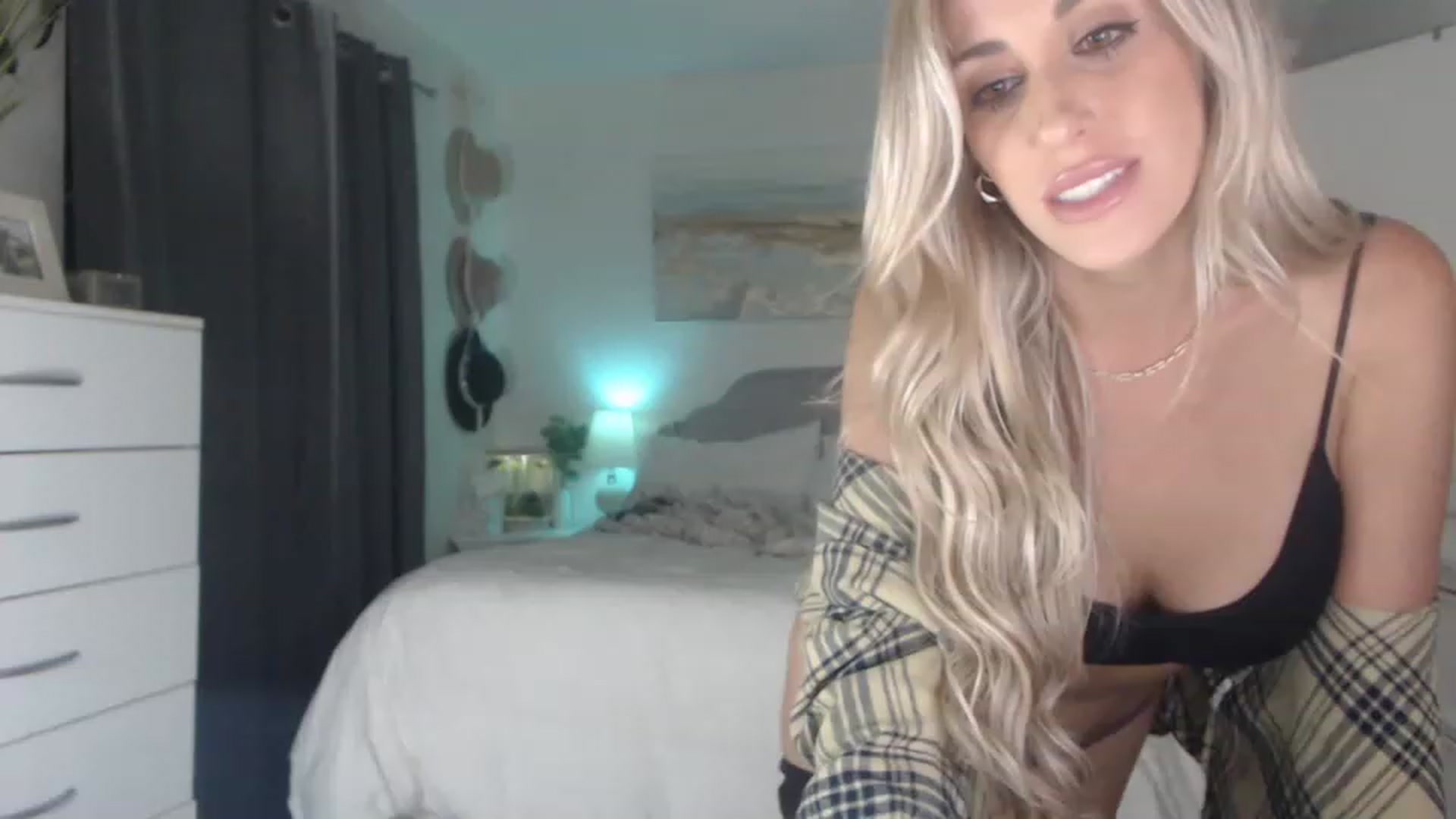 Gallery image thumbnail from Queen_bambii's myfreecams stream on, 08/04/2023, 07:37 image 1 of 20