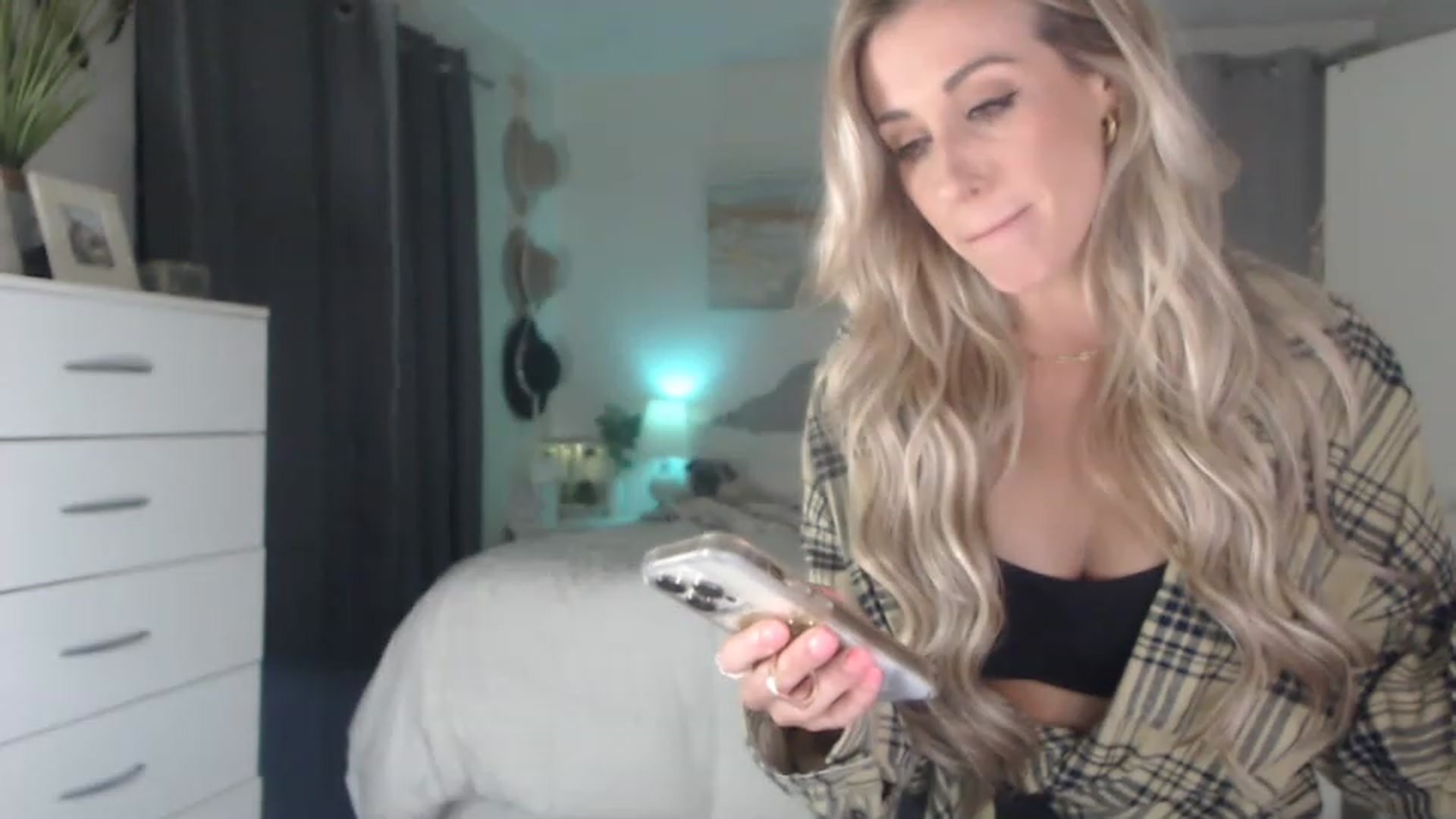 Gallery image thumbnail from Queen_bambii's myfreecams stream on, 08/04/2023, 07:37 image 13 of 20
