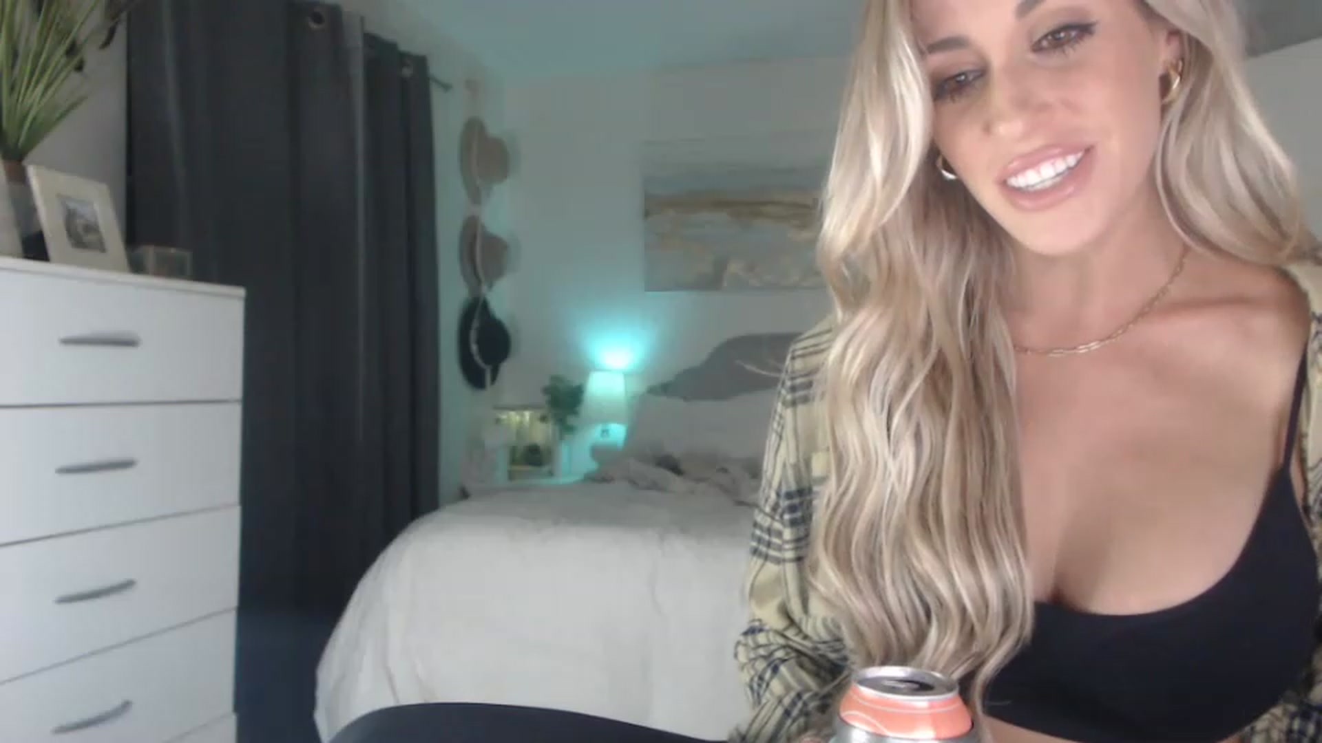 Gallery image thumbnail from Queen_bambii's myfreecams stream on, 08/04/2023, 07:37 image 20 of 20