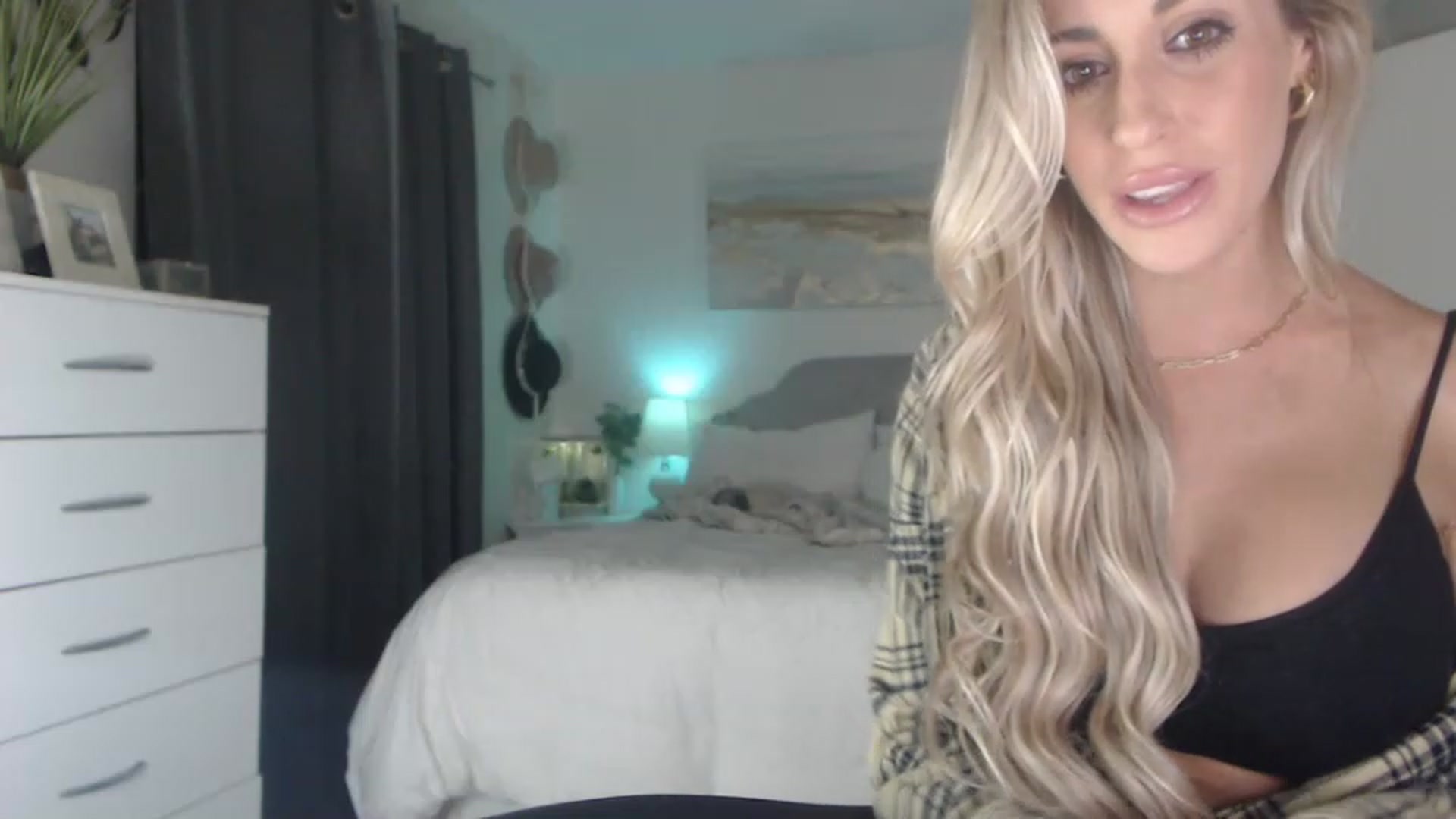 Gallery image thumbnail from Queen_bambii's myfreecams stream on, 08/04/2023, 07:37 image 14 of 20