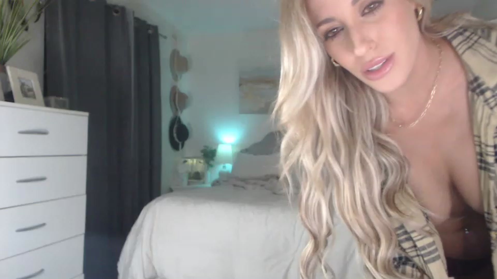 Gallery image thumbnail from Queen_bambii's myfreecams stream on, 08/04/2023, 08:51 image 18 of 20