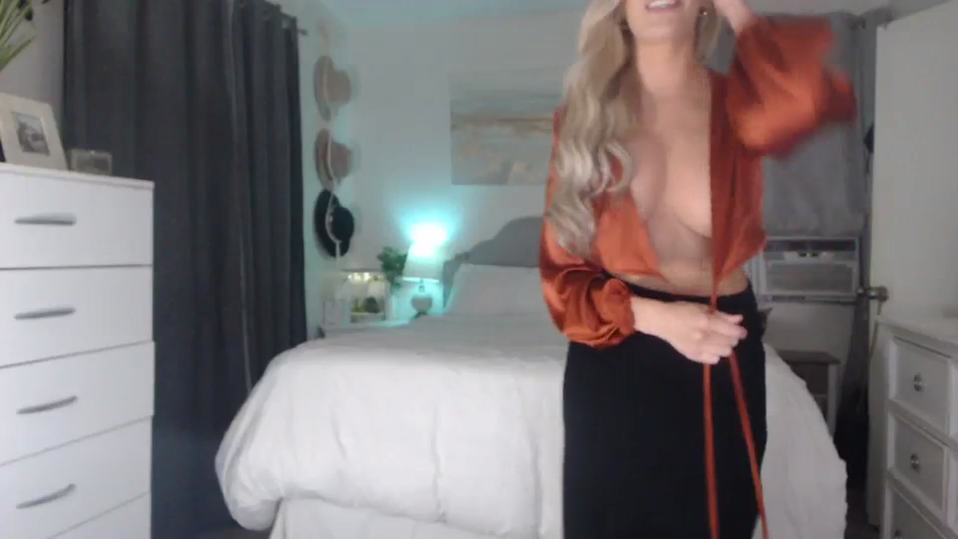 Gallery image thumbnail from Queen_bambii's myfreecams stream on, 08/06/2023, 05:21 image 6 of 20