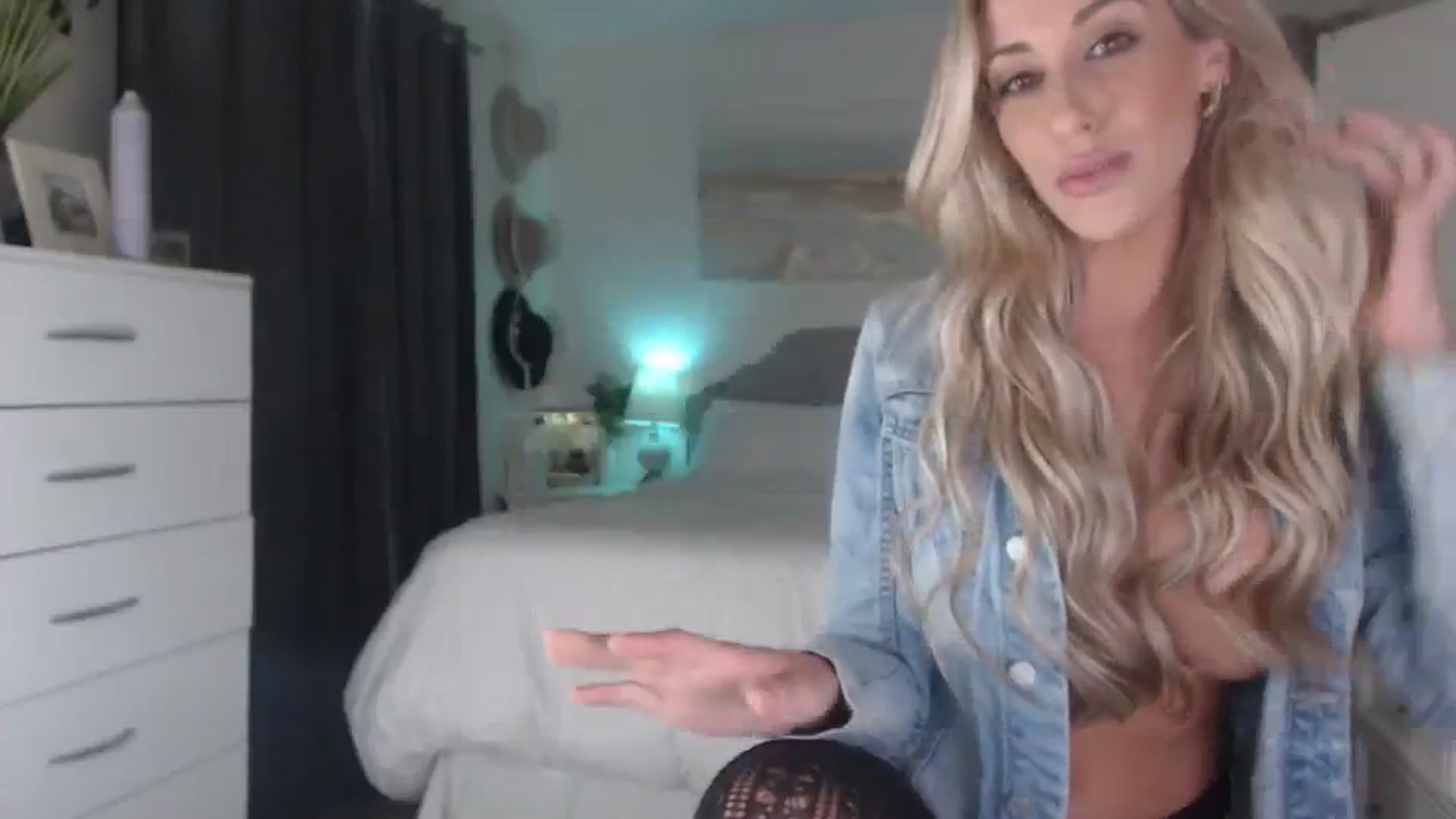 Gallery image thumbnail from Queen_bambii's myfreecams stream on, 08/06/2023, 06:57 image 8 of 20