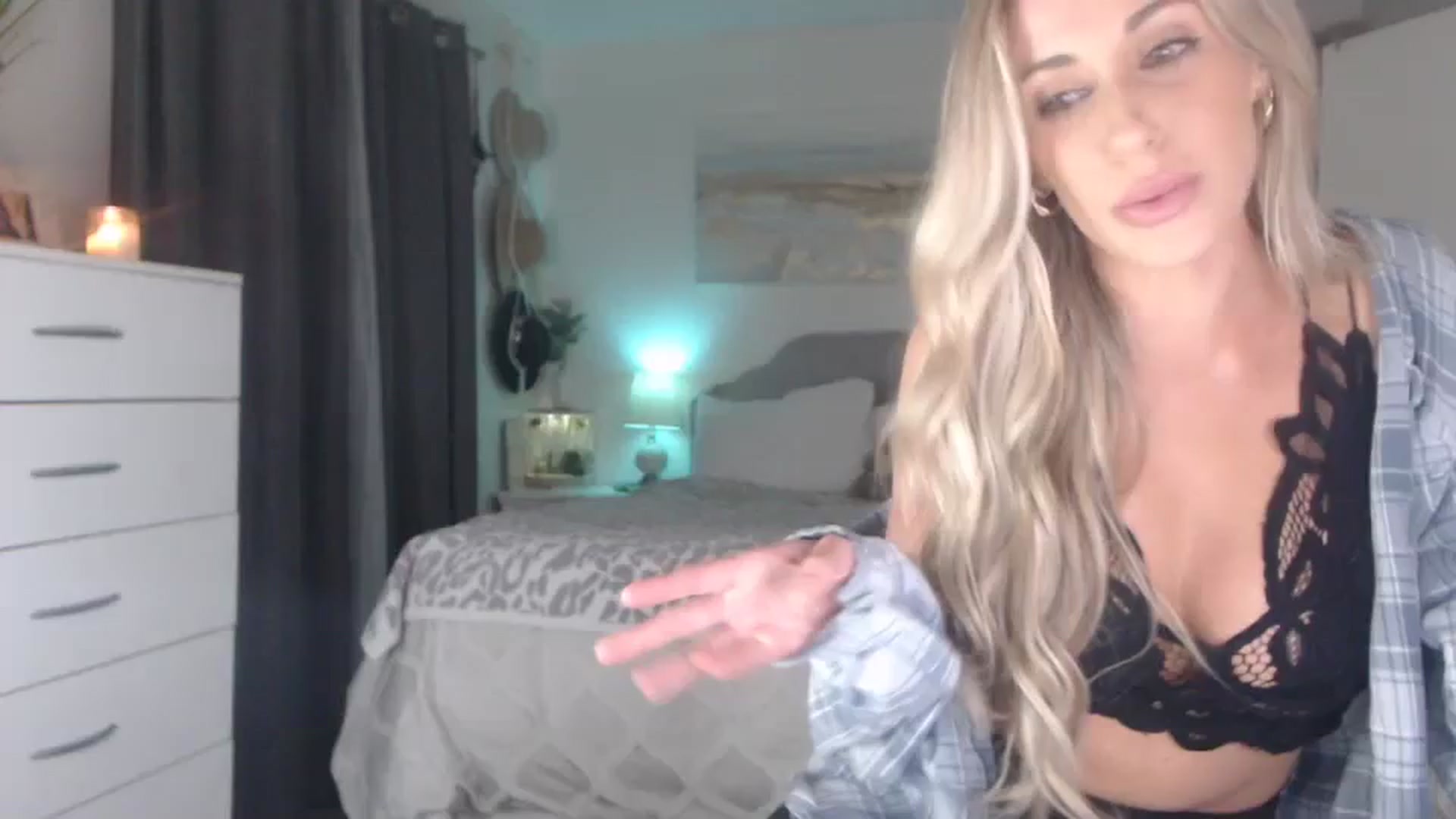 Gallery image thumbnail from Queen_bambii's myfreecams stream on, 08/25/2023, 04:44 image 1 of 20