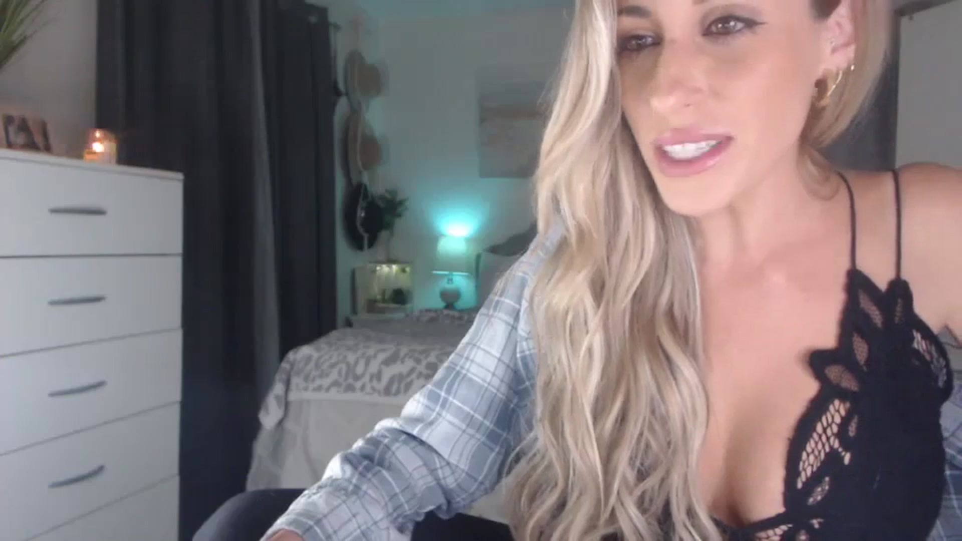 Gallery image thumbnail from Queen_bambii's myfreecams stream on, 08/25/2023, 08:14 image 9 of 20