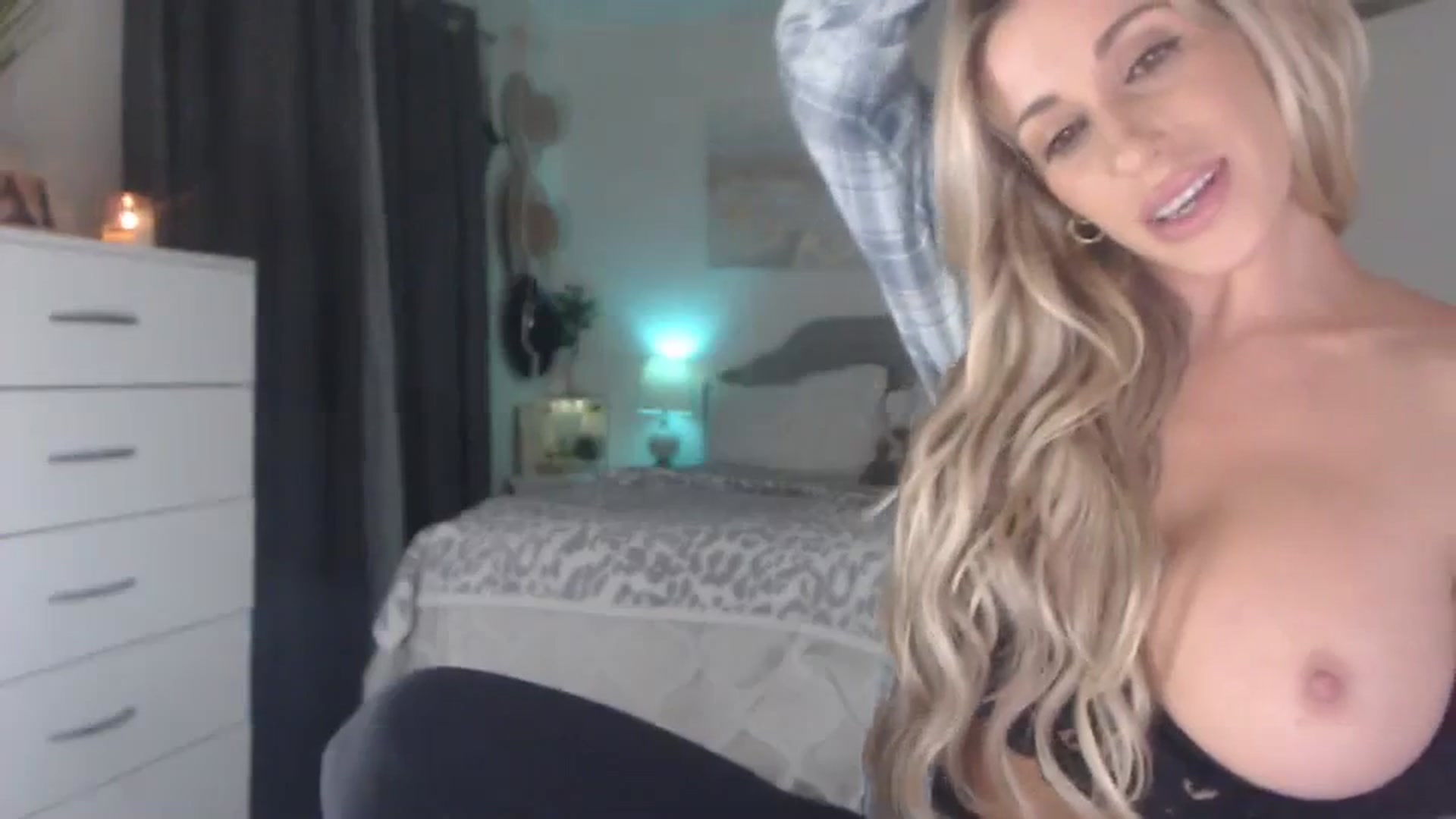 Gallery image thumbnail from Queen_bambii's myfreecams stream on, 08/25/2023, 08:14 image 10 of 20
