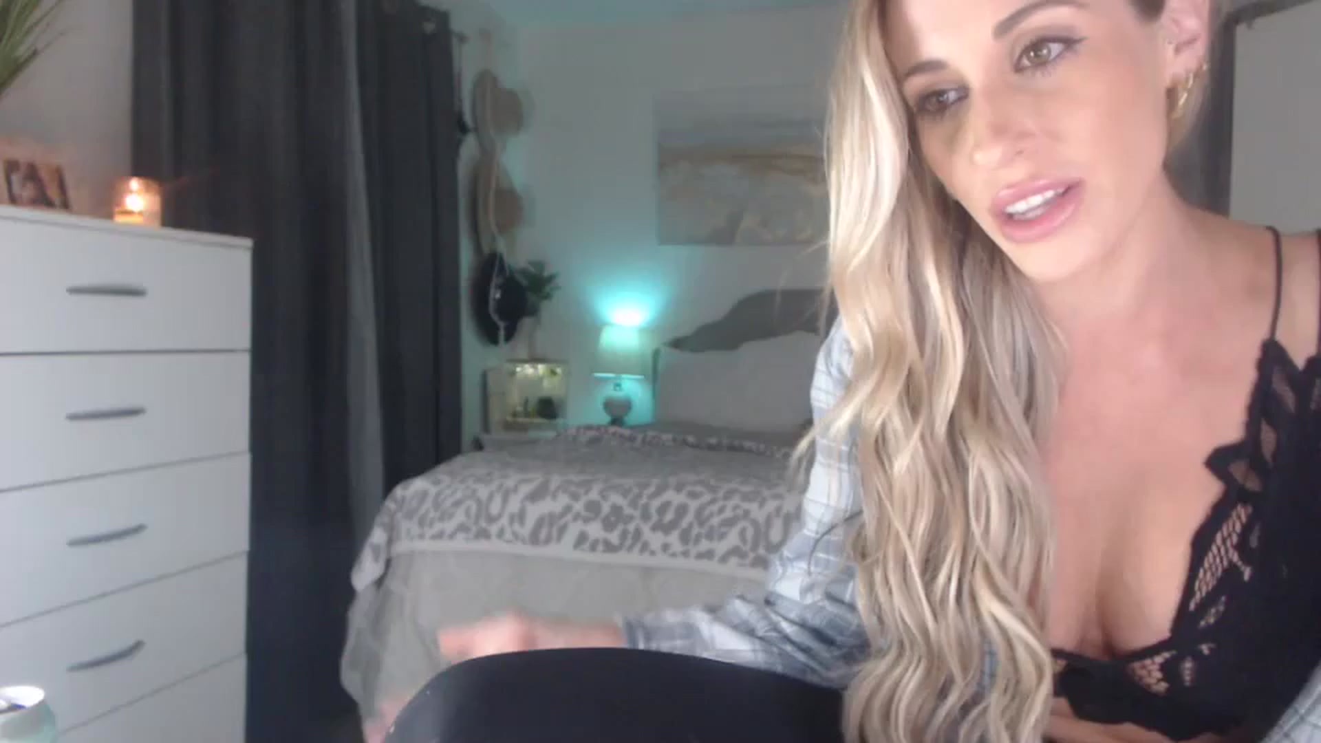 Gallery image thumbnail from Queen_bambii's myfreecams stream on, 08/25/2023, 08:14 image 15 of 20