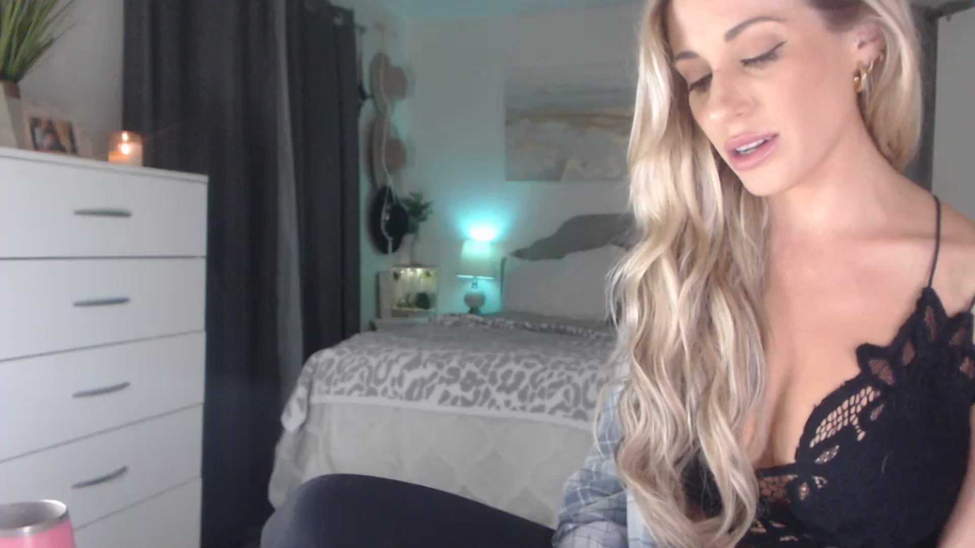 Gallery image thumbnail from Queen_bambii's myfreecams stream on, 08/25/2023, 08:14 image 4 of 20