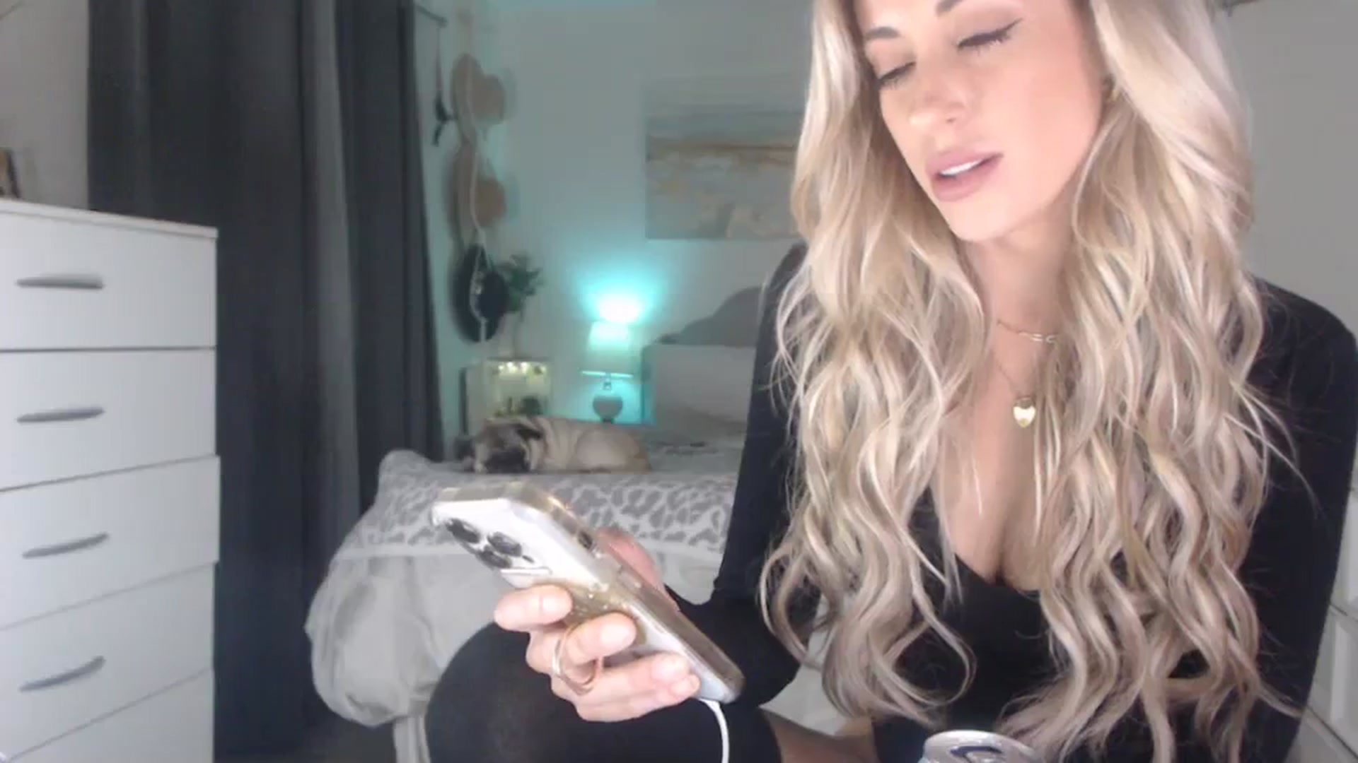 Gallery image thumbnail from Queen_bambii's myfreecams stream on, 08/27/2023, 04:44 image 8 of 20