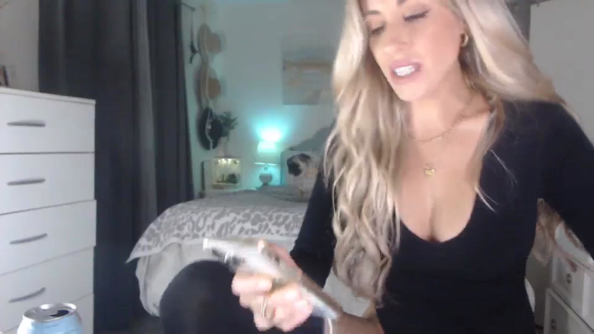 Gallery image thumbnail from Queen_bambii's myfreecams stream on, 08/27/2023, 04:44 image 6 of 20