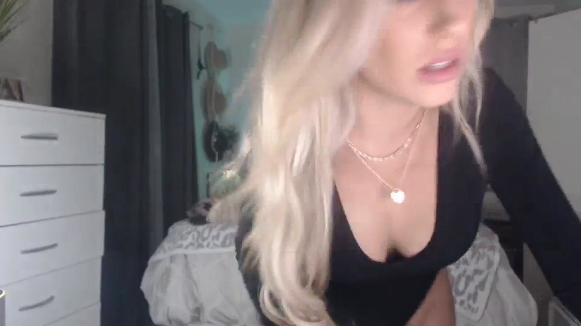 Gallery image thumbnail from Queen_bambii's myfreecams stream on, 08/27/2023, 04:44 image 16 of 20