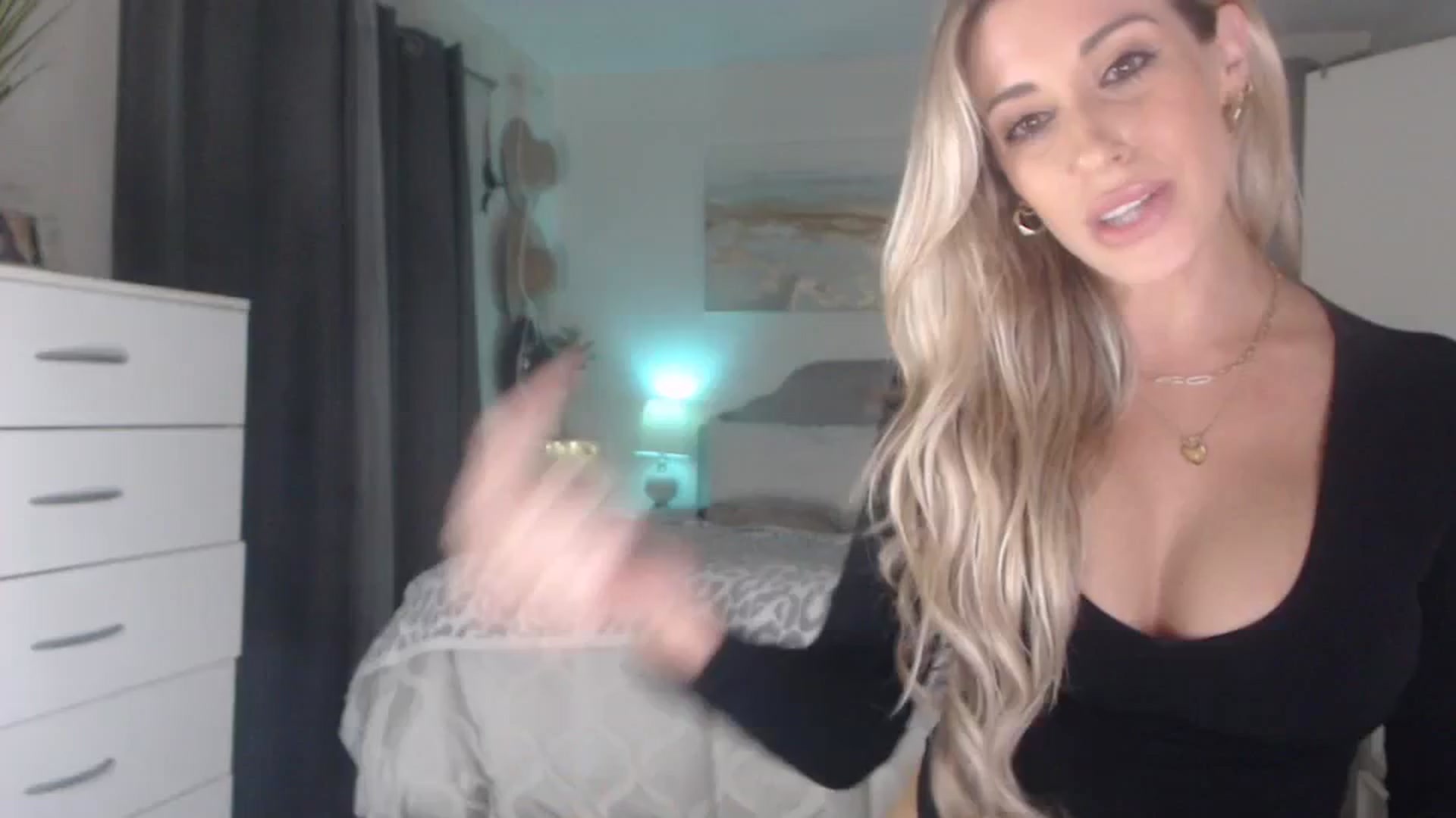 Gallery image thumbnail from Queen_bambii's myfreecams stream on, 08/27/2023, 06:09 image 14 of 20