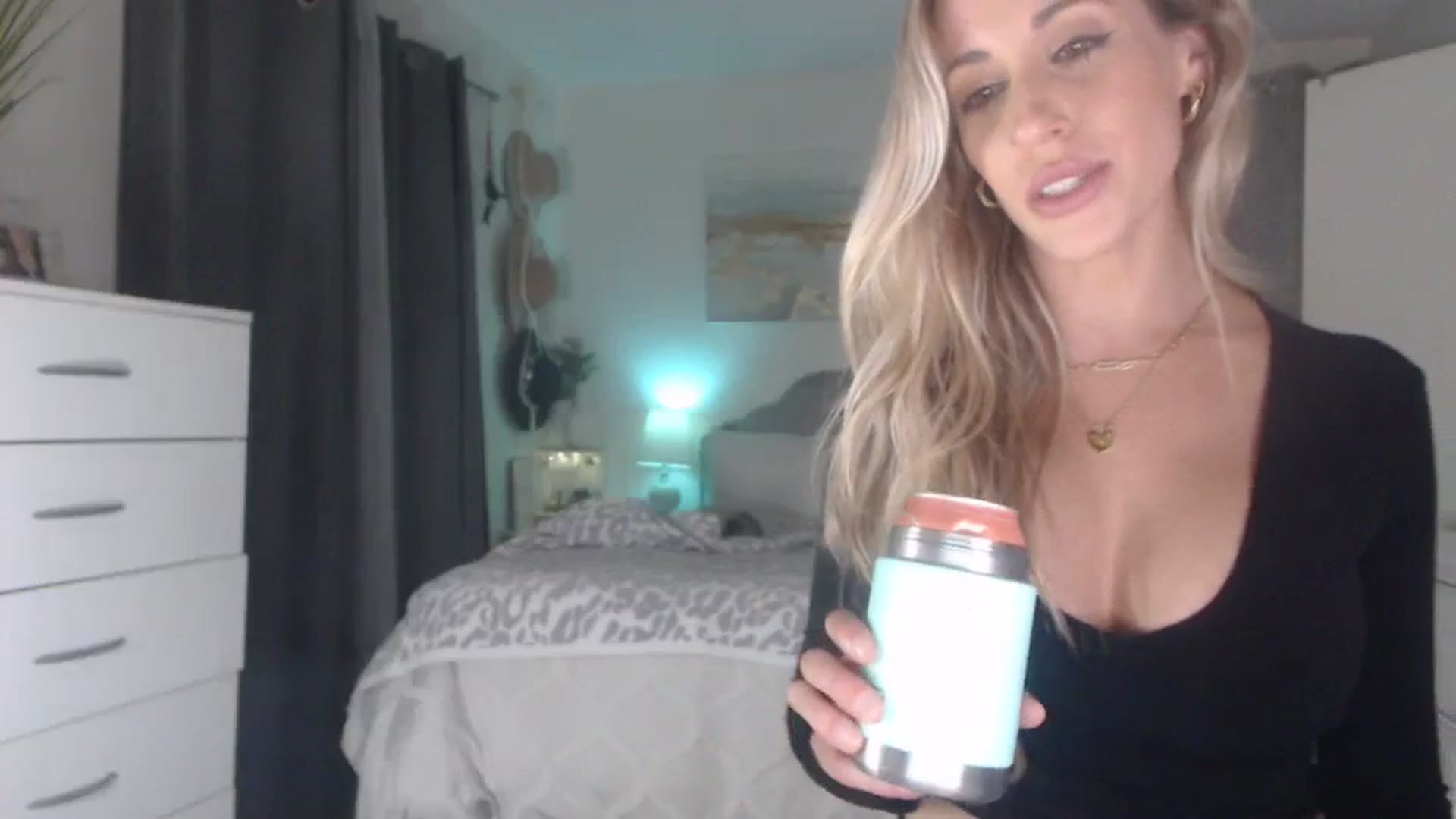 Gallery image thumbnail from Queen_bambii's myfreecams stream on, 08/27/2023, 08:08 image 15 of 20
