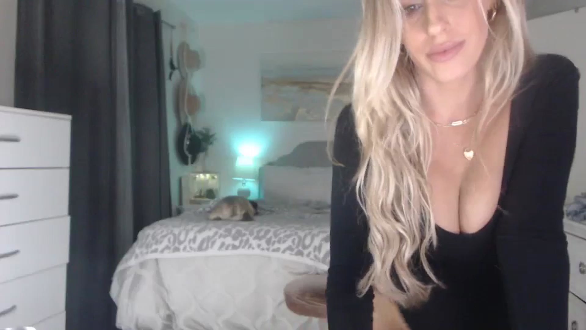 Gallery image thumbnail from Queen_bambii's myfreecams stream on, 08/27/2023, 08:08 image 9 of 20