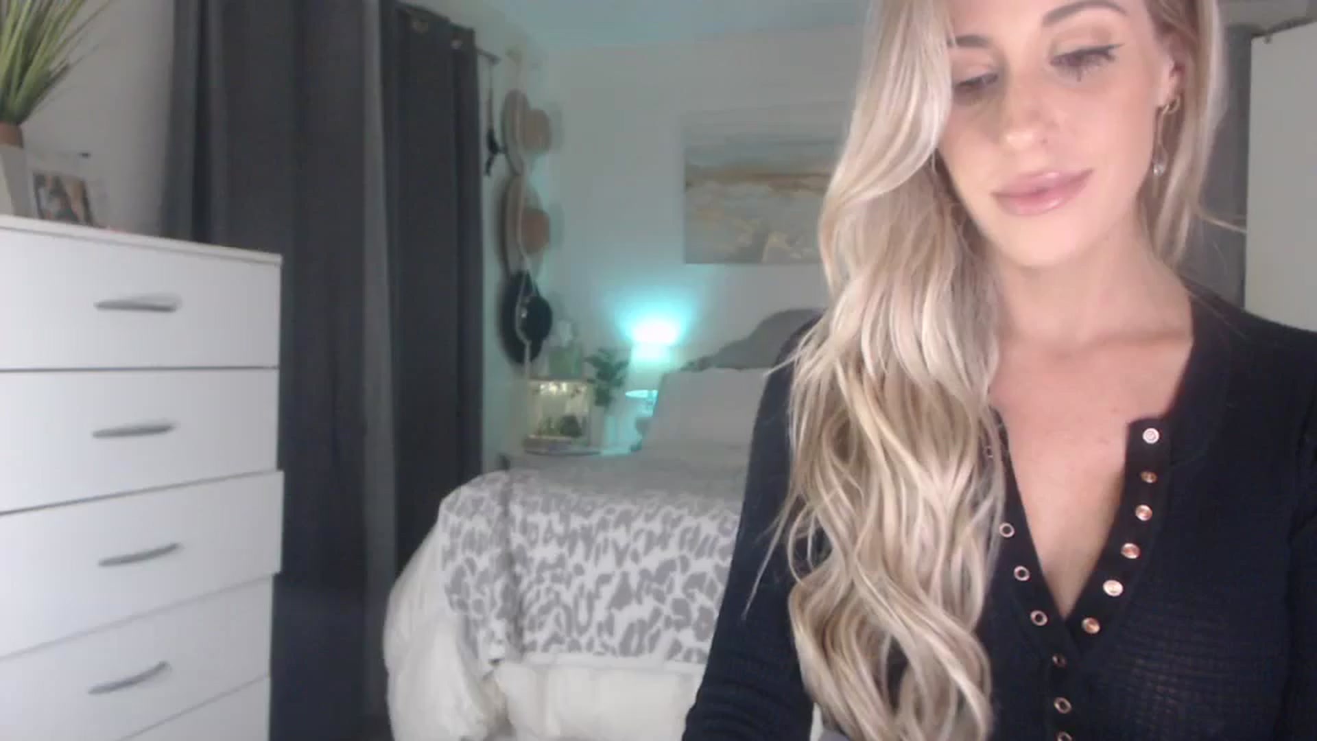Gallery image thumbnail from Queen_bambii's myfreecams stream on, 09/07/2023, 06:23 image 12 of 20