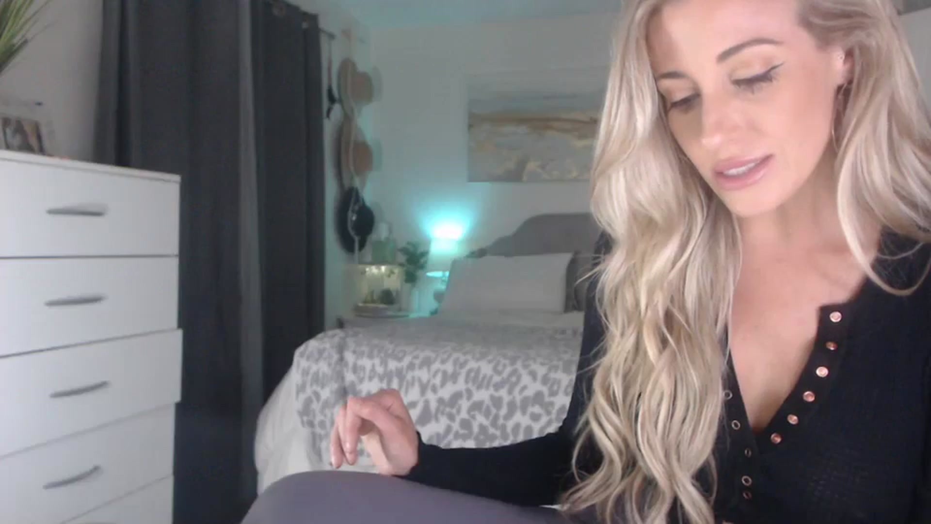 Gallery image thumbnail from Queen_bambii's myfreecams stream on, 09/07/2023, 06:23 image 15 of 20