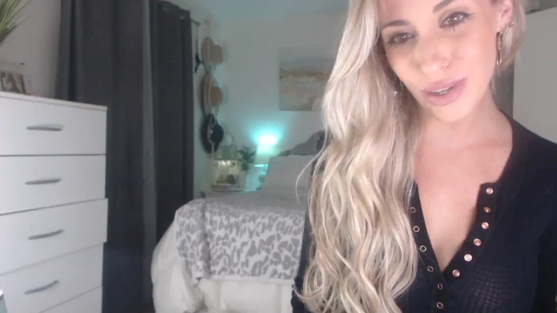 Gallery image thumbnail from Queen_bambii's myfreecams stream on, 09/07/2023, 06:23 image 4 of 20