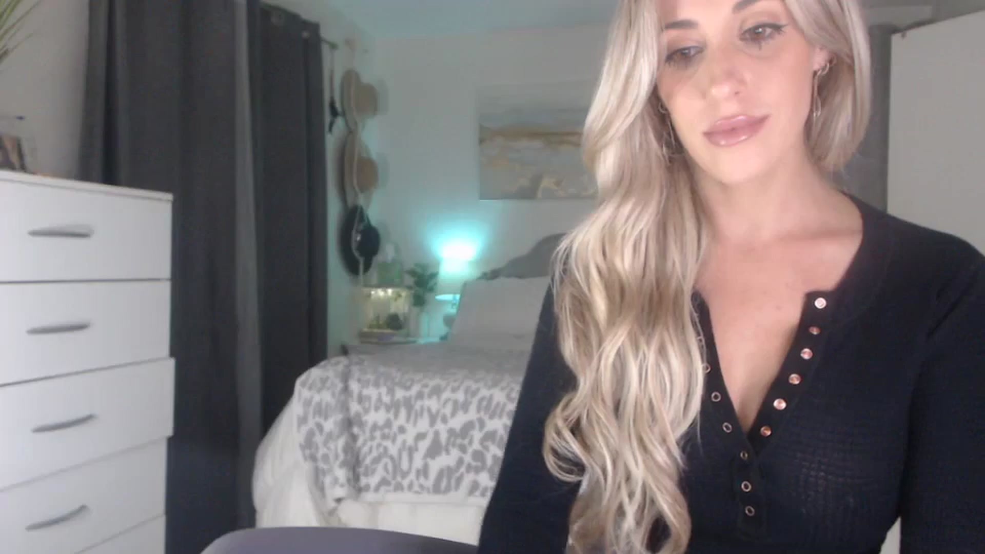 Gallery image thumbnail from Queen_bambii's myfreecams stream on, 09/07/2023, 06:23 image 10 of 20
