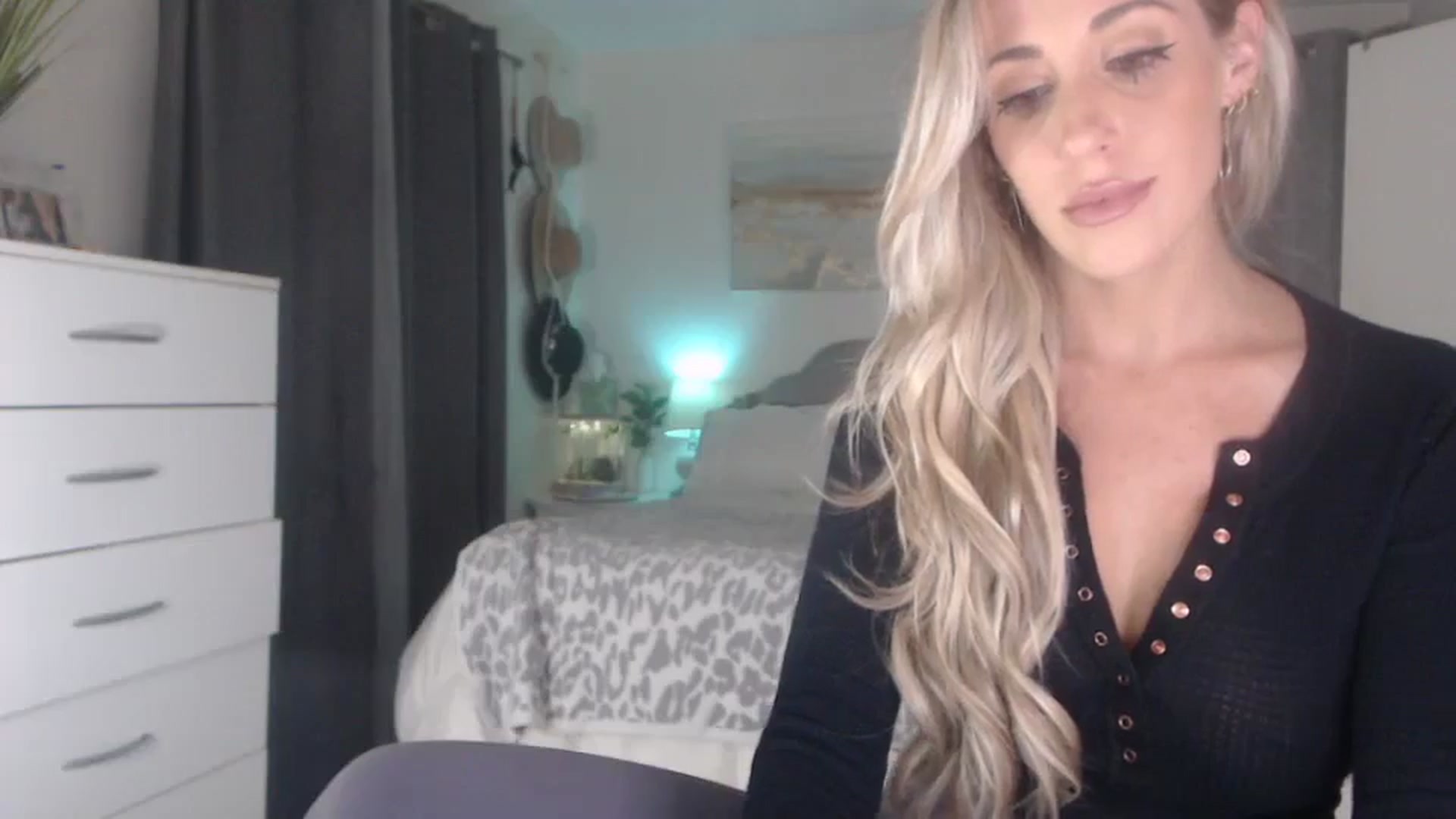 Gallery image thumbnail from Queen_bambii's myfreecams stream on, 09/07/2023, 06:23 image 5 of 20