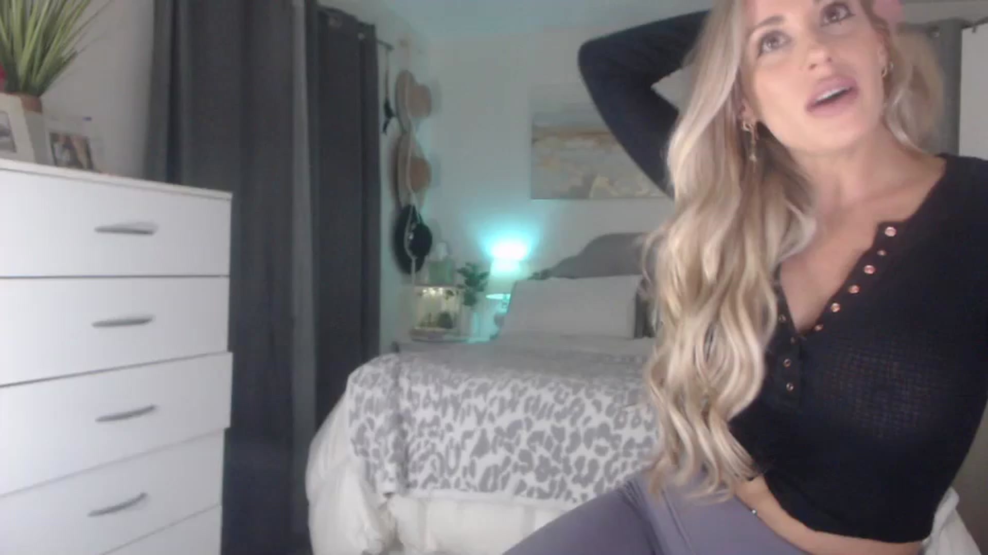 Gallery image thumbnail from Queen_bambii's myfreecams stream on, 09/07/2023, 06:23 image 6 of 20