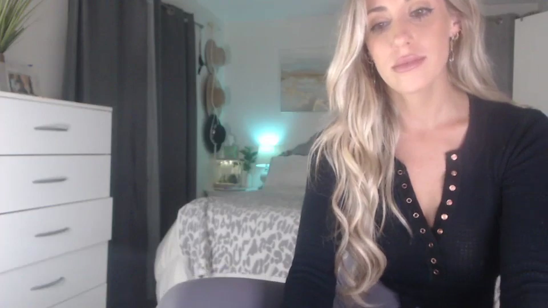 Gallery image thumbnail from Queen_bambii's myfreecams stream on, 09/07/2023, 06:23 image 7 of 20