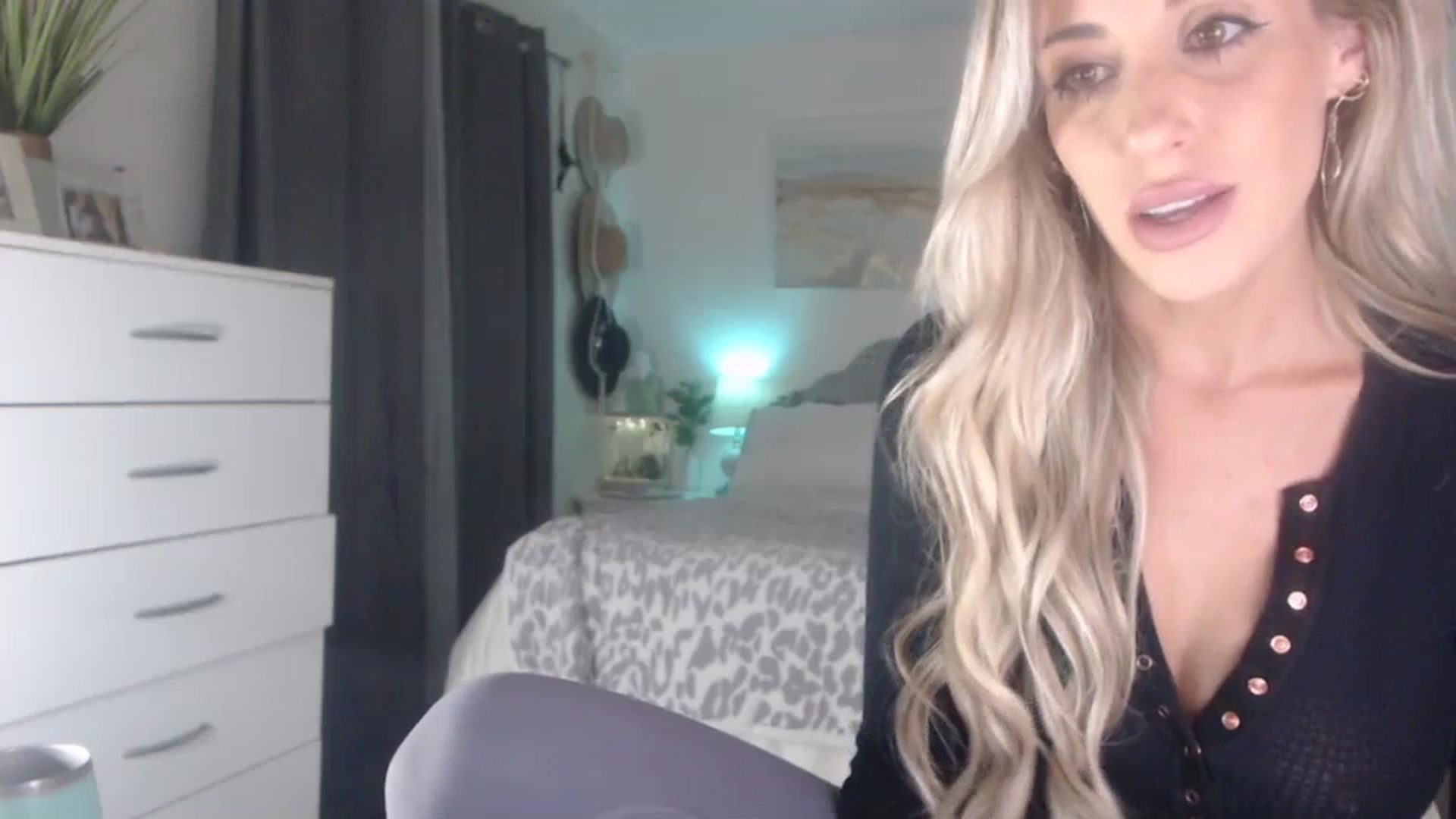 Gallery image thumbnail from Queen_bambii's myfreecams stream on, 09/07/2023, 06:23 image 3 of 20