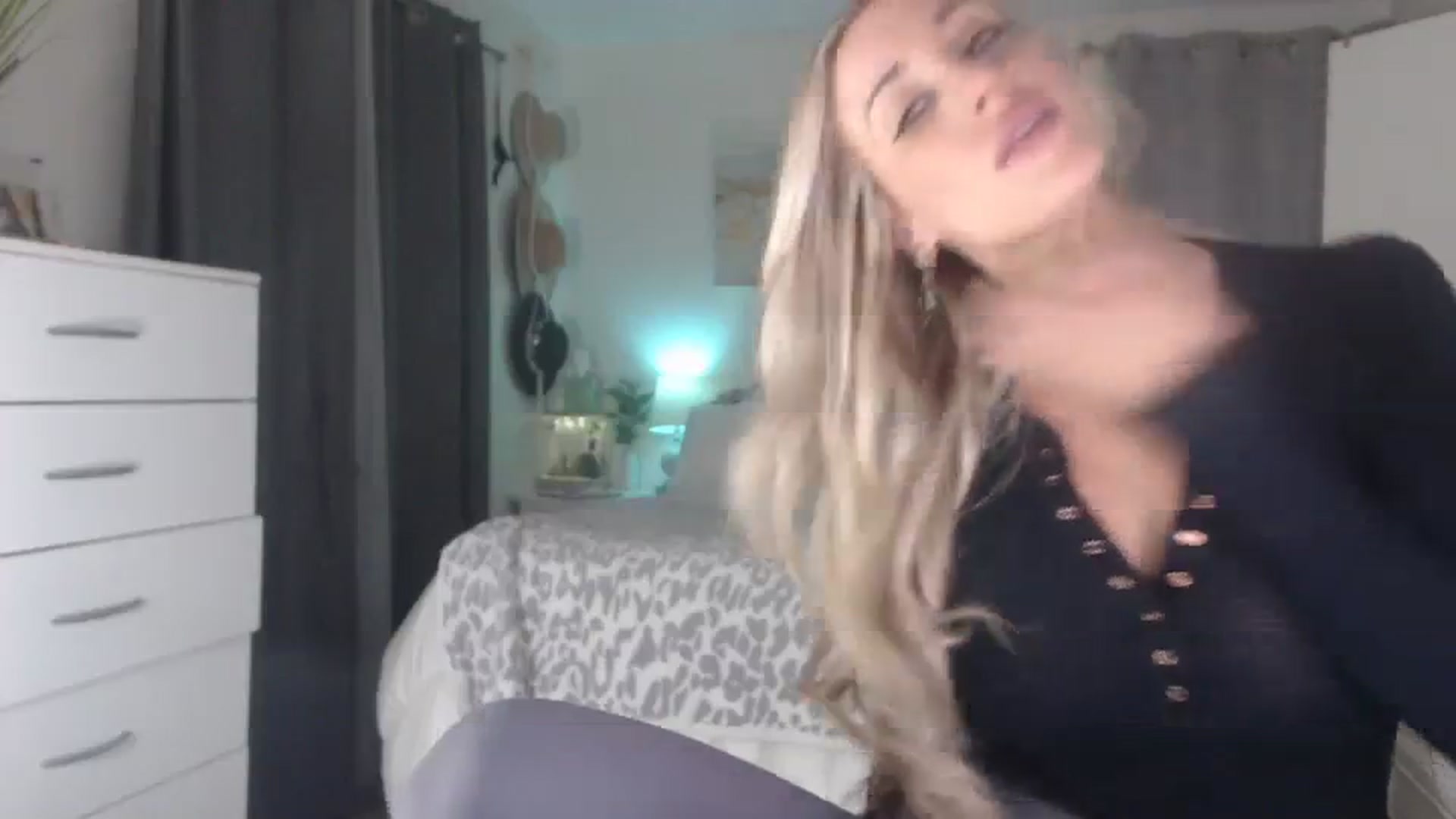 Gallery image thumbnail from Queen_bambii's myfreecams stream on, 09/07/2023, 06:23 image 8 of 20