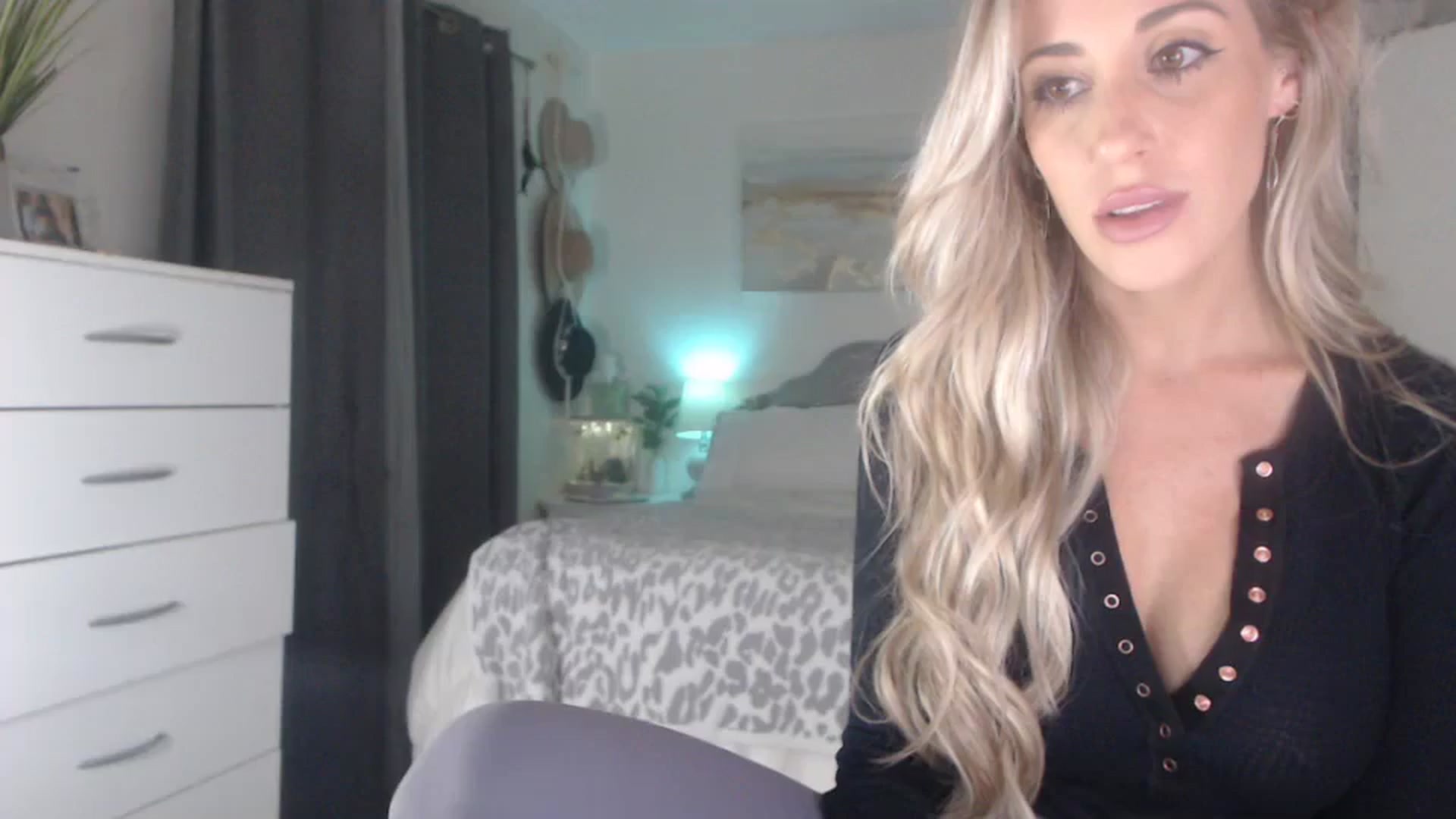 Gallery image thumbnail from Queen_bambii's myfreecams stream on, 09/07/2023, 06:23 image 1 of 20