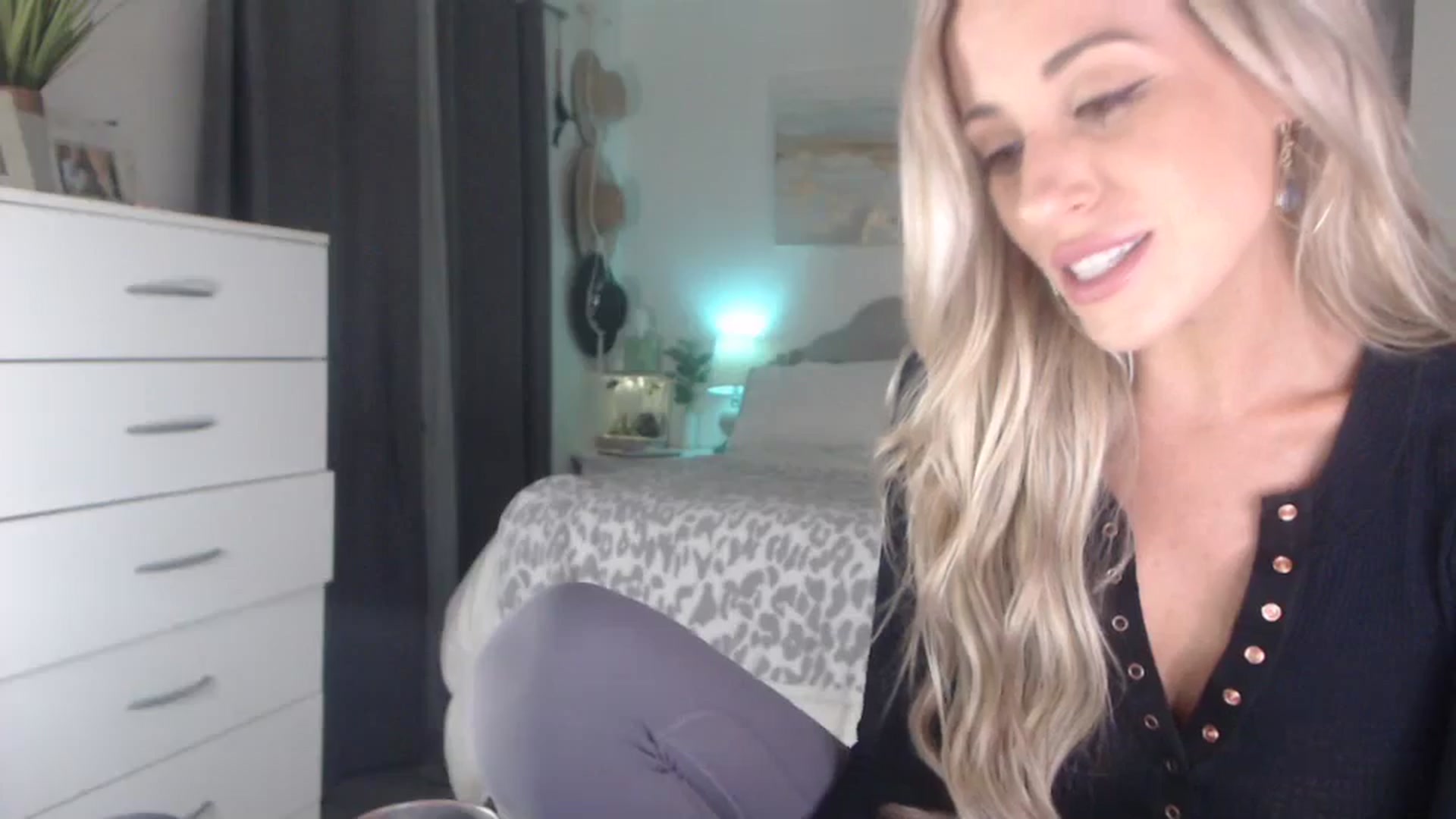 Gallery image thumbnail from Queen_bambii's myfreecams stream on, 09/07/2023, 07:09 image 11 of 20