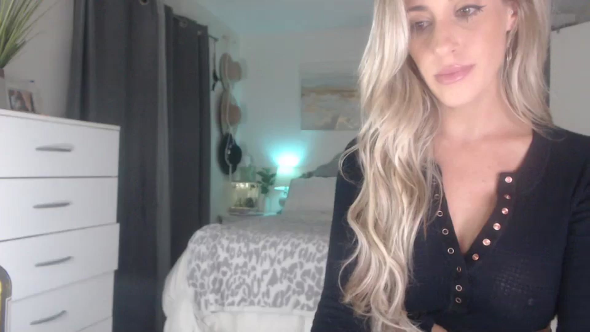Gallery image thumbnail from Queen_bambii's myfreecams stream on, 09/07/2023, 07:09 image 3 of 20