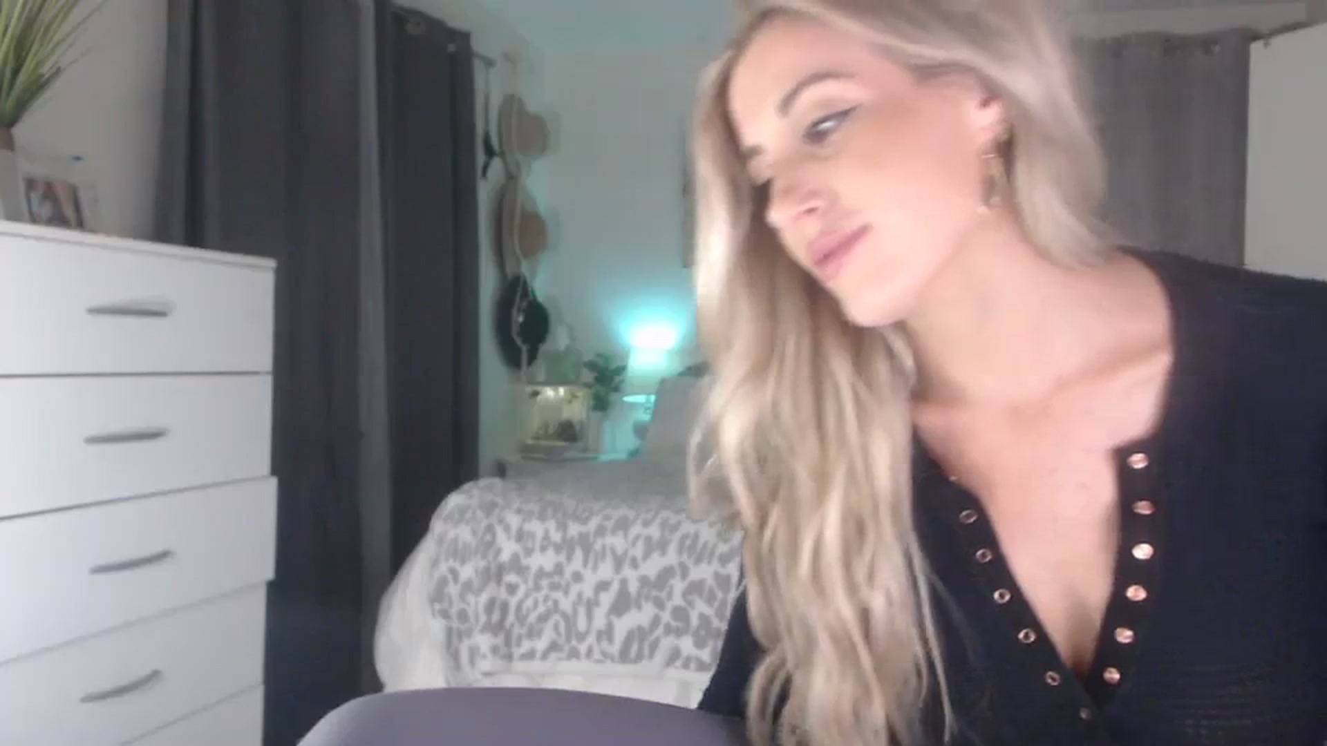 Gallery image thumbnail from Queen_bambii's myfreecams stream on, 09/07/2023, 07:09 image 10 of 20