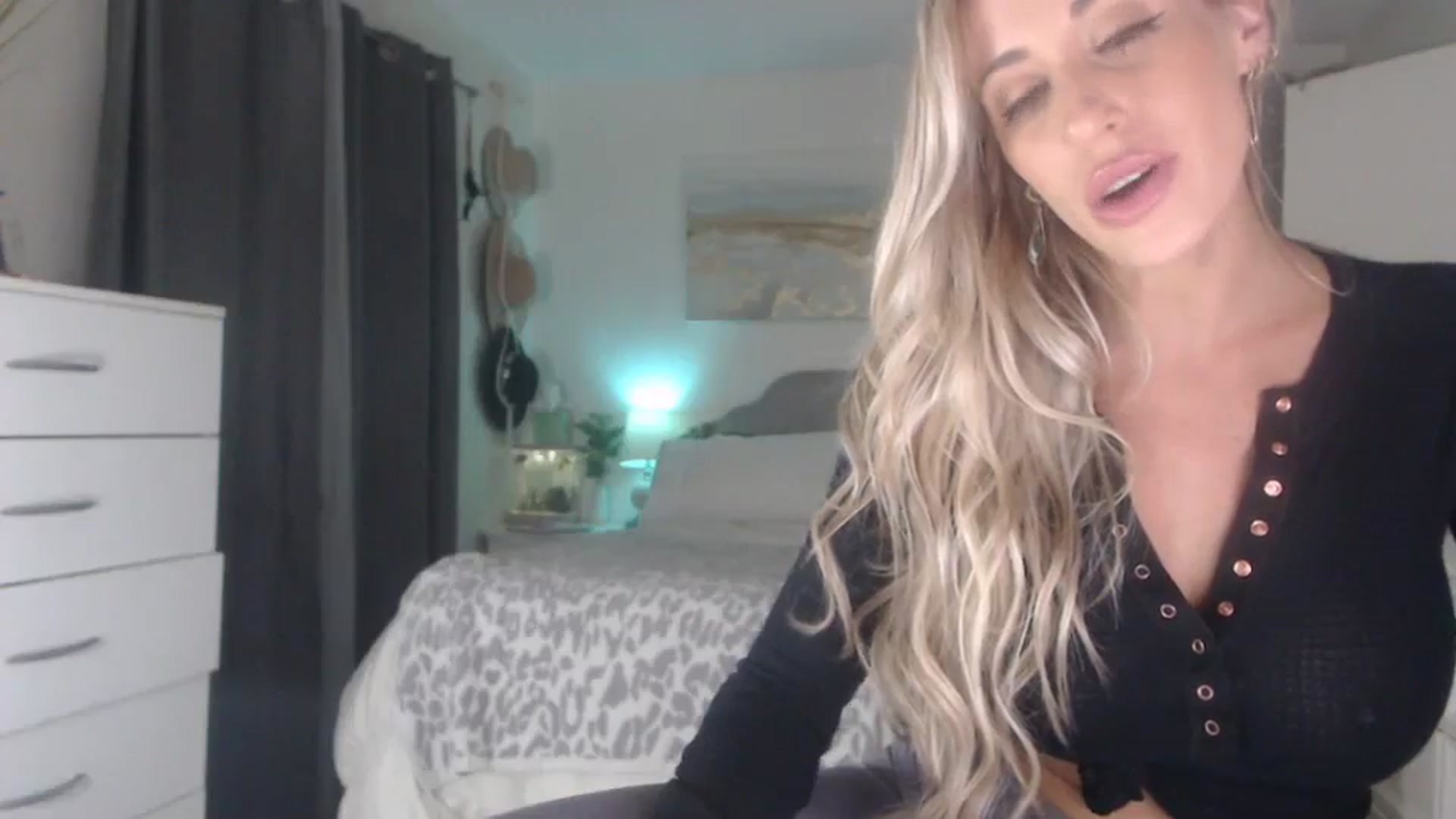 Gallery image thumbnail from Queen_bambii's myfreecams stream on, 09/07/2023, 07:09 image 20 of 20