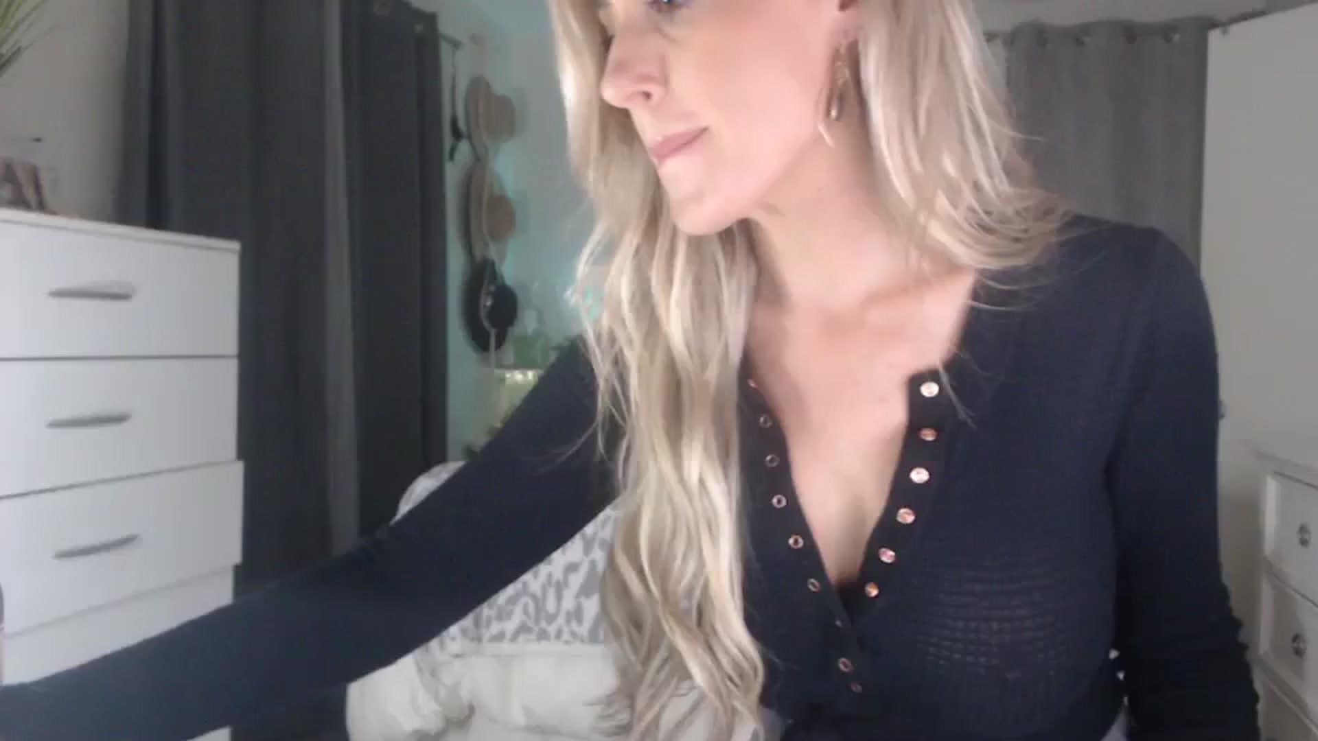 Gallery image thumbnail from Queen_bambii's myfreecams stream on, 09/07/2023, 07:09 image 1 of 20