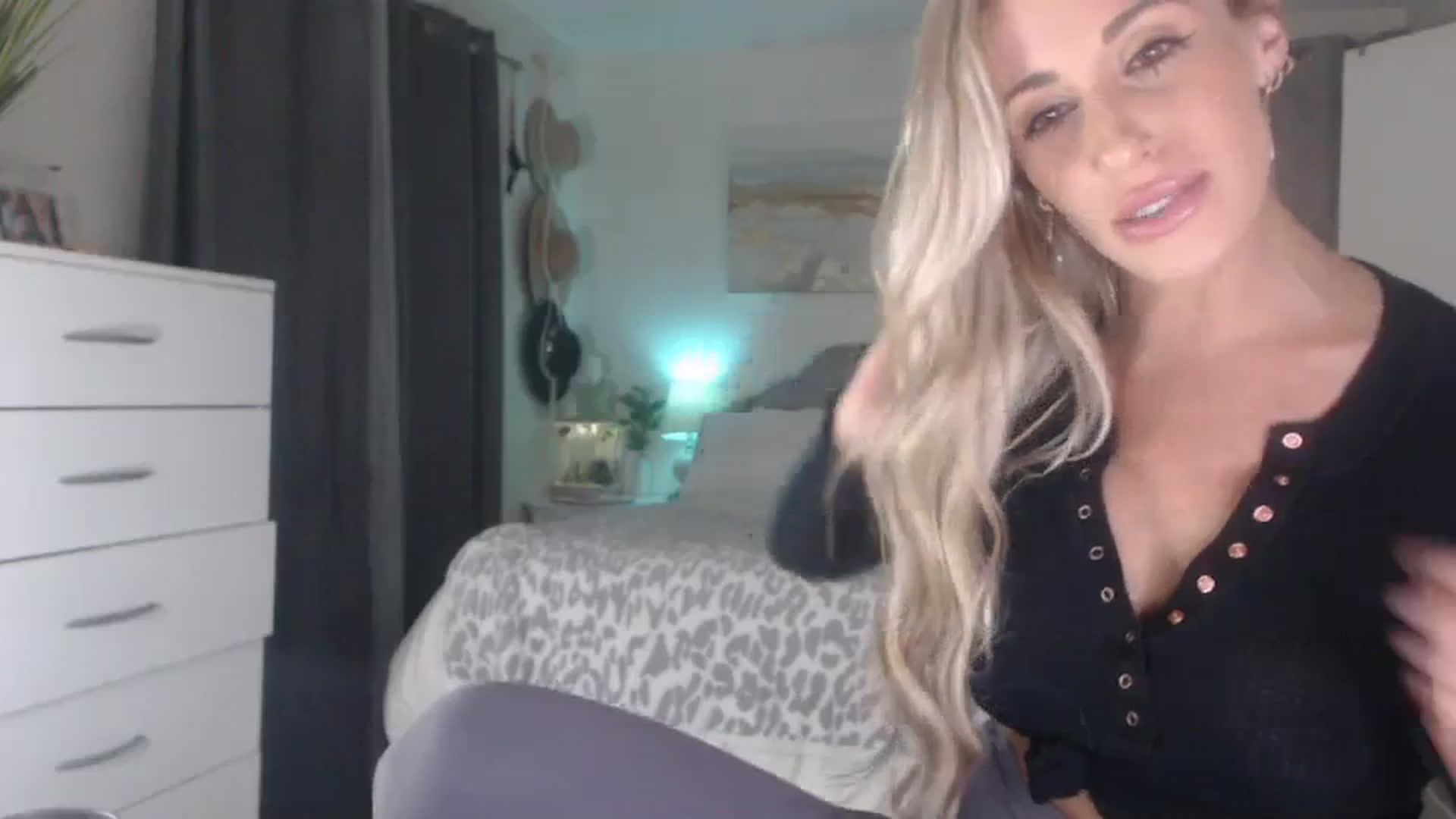 Gallery image thumbnail from Queen_bambii's myfreecams stream on, 09/07/2023, 07:09 image 17 of 20