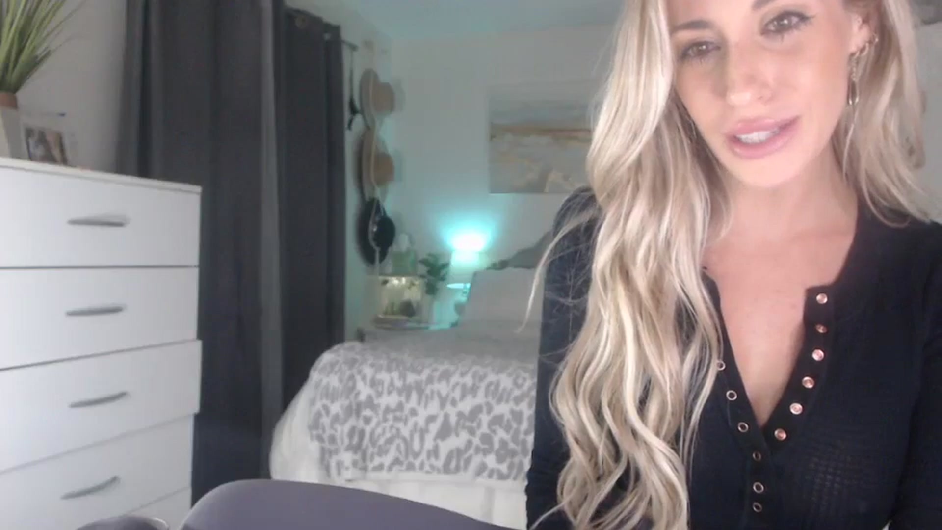 Gallery image thumbnail from Queen_bambii's myfreecams stream on, 09/07/2023, 07:09 image 12 of 20
