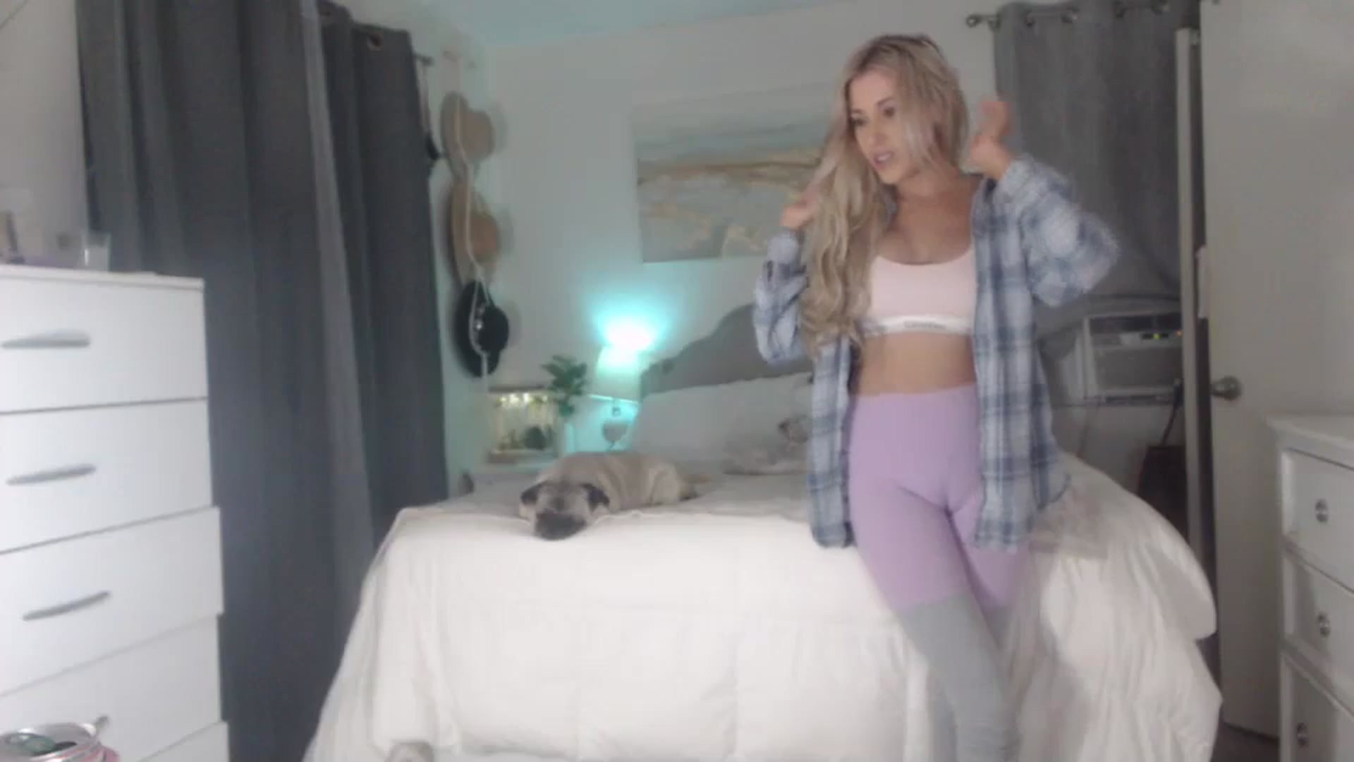 Gallery image thumbnail from Queen_bambii's myfreecams stream on, 09/14/2023, 05:48 image 12 of 20